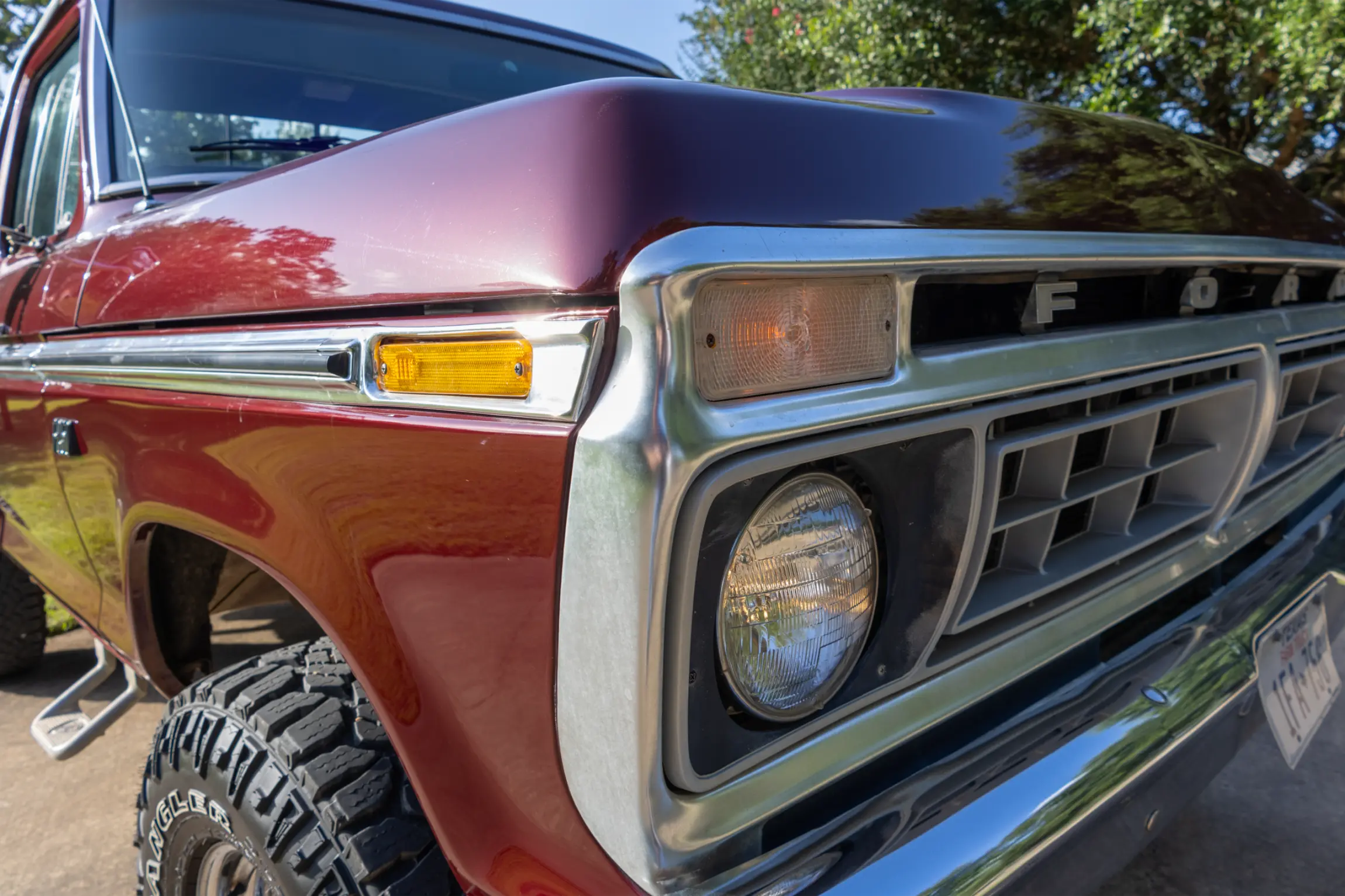 Sold: 1976 Ford F-250 Ranger 4×4 Highboy