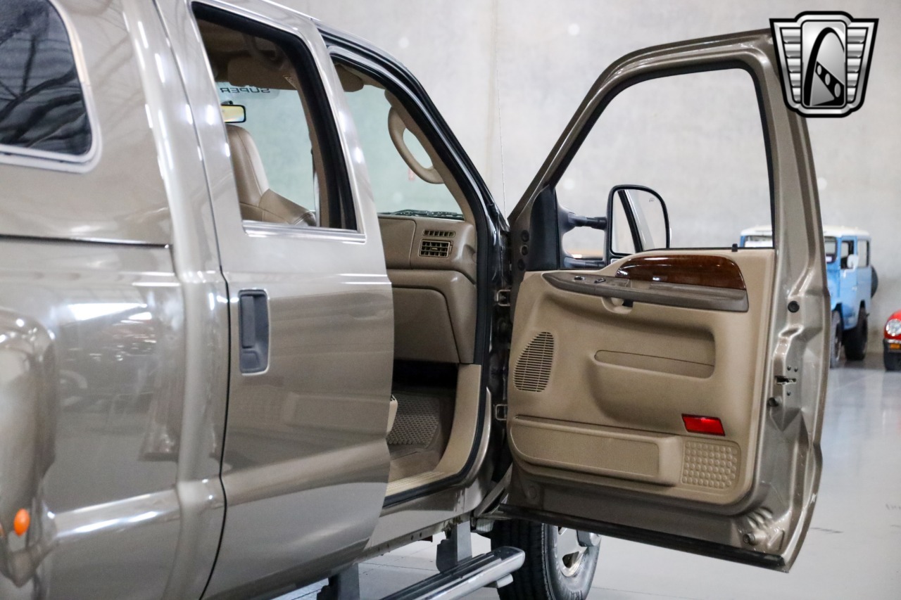 2004 Ford F-350 Super Duty Lariat