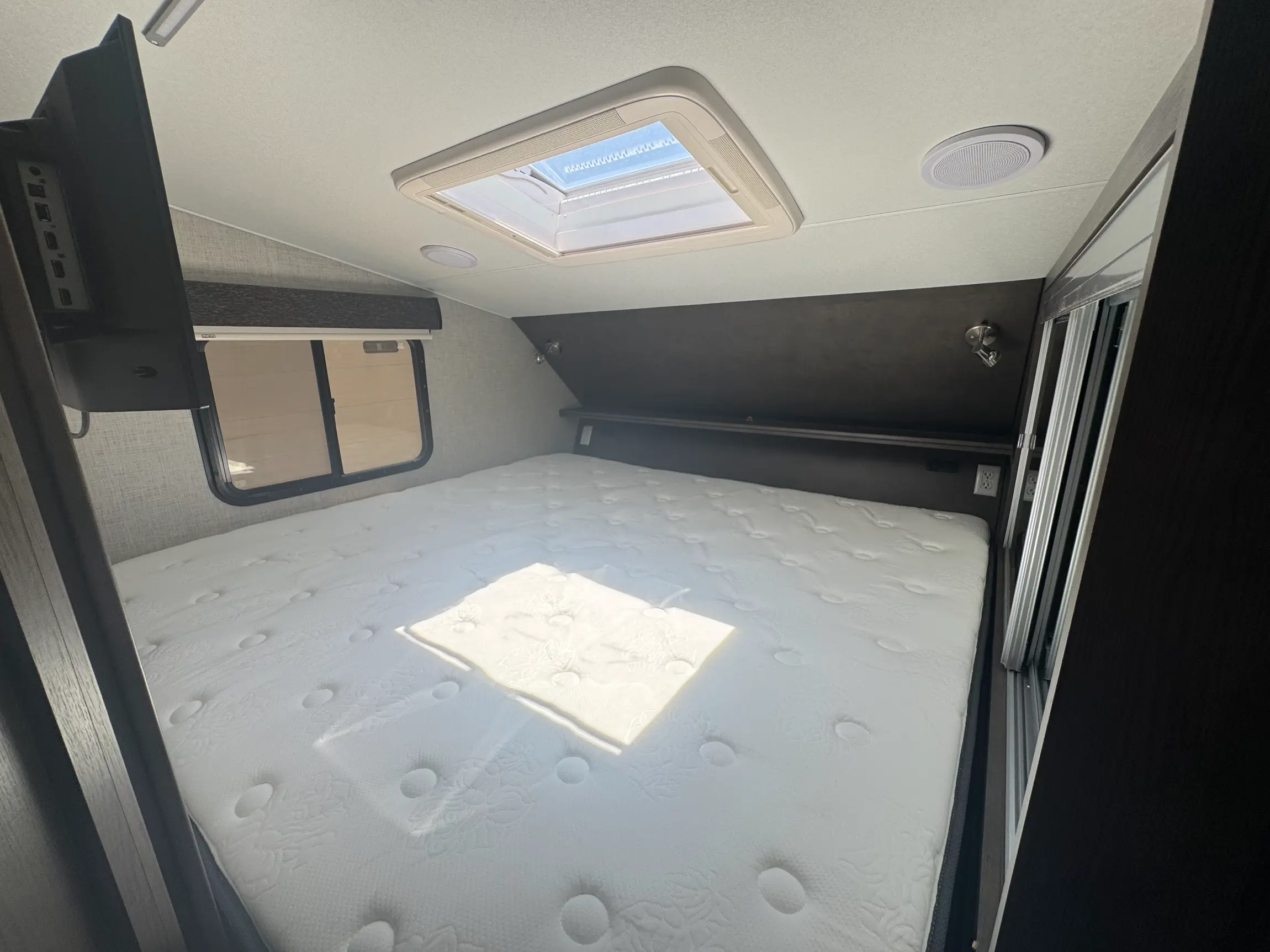 Sold: 2022 Ford F-550 Lariat Elevation Off Grid Build