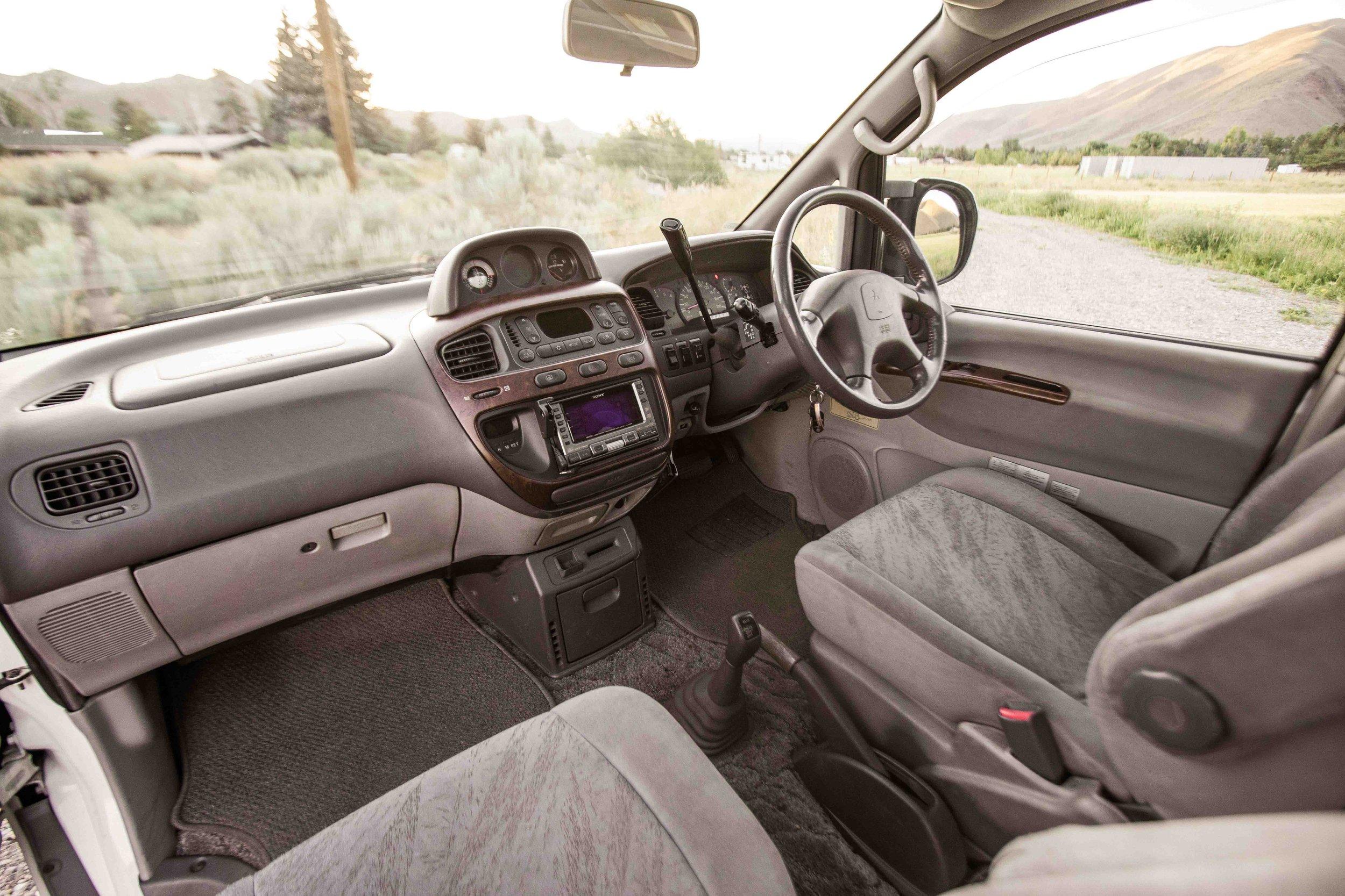 1999 Mitsubishi Delica L400 Spacegear Super Exceed