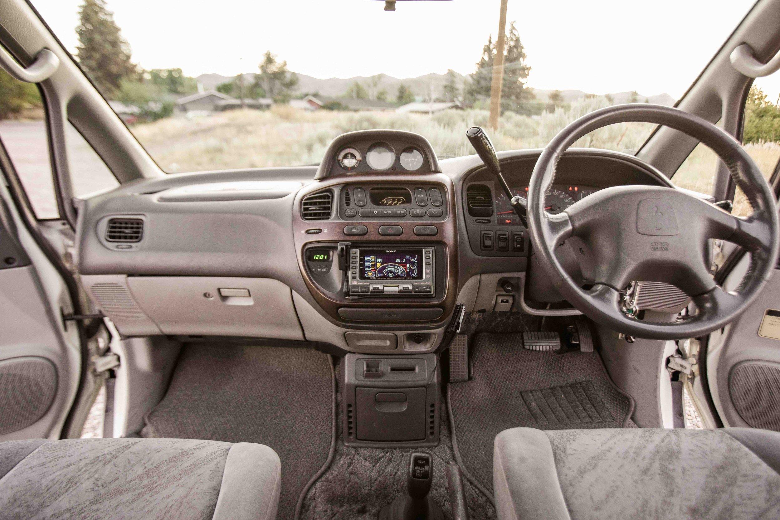 1999 Mitsubishi Delica L400 Spacegear Super Exceed