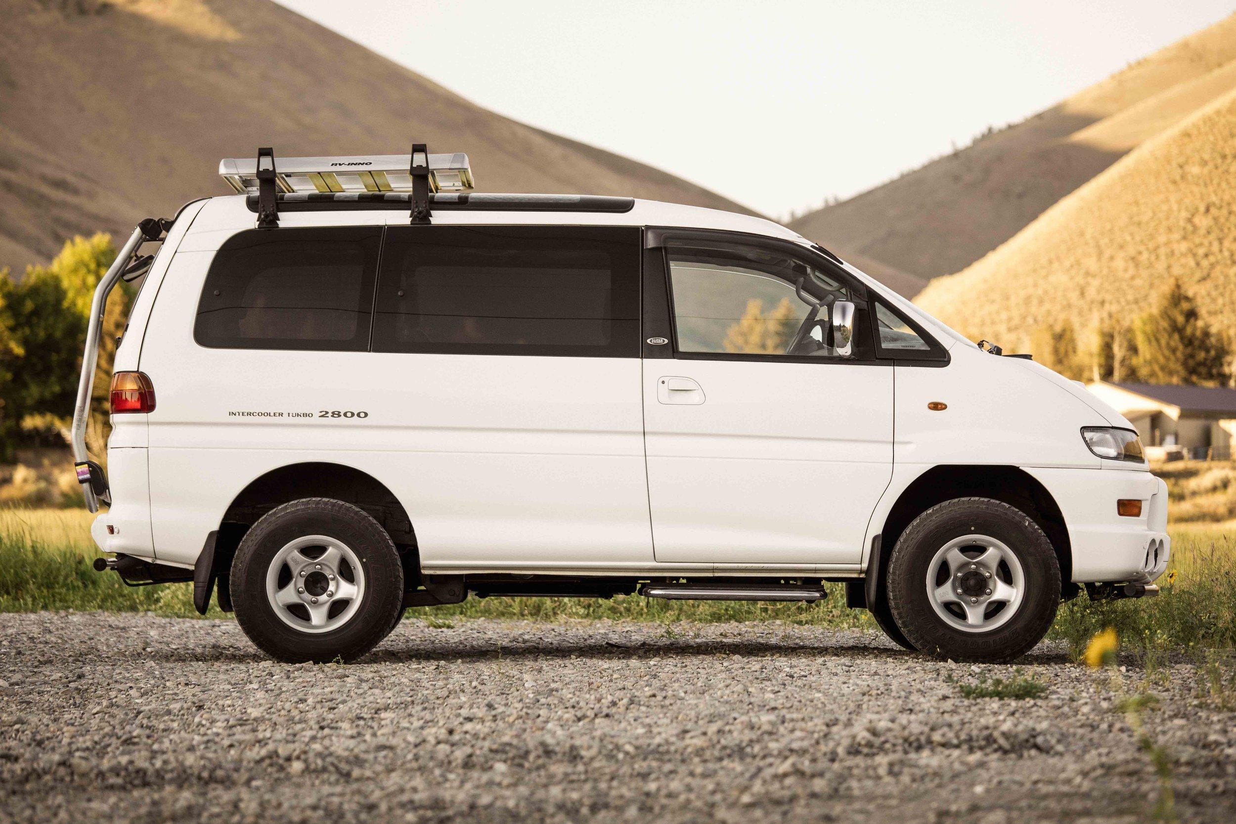 1999 Mitsubishi Delica L400 Spacegear Super Exceed - 2