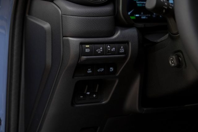 2025 Toyota Land Cruiser Premium