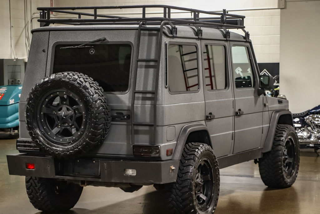 Sold: 2002 Mercedes-Benz G500