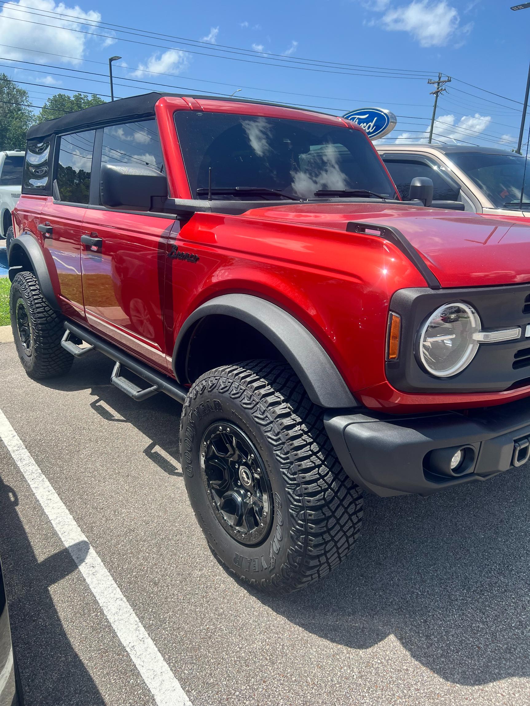 1k-Mile 2024 Ford Bronco Black Diamond - 2