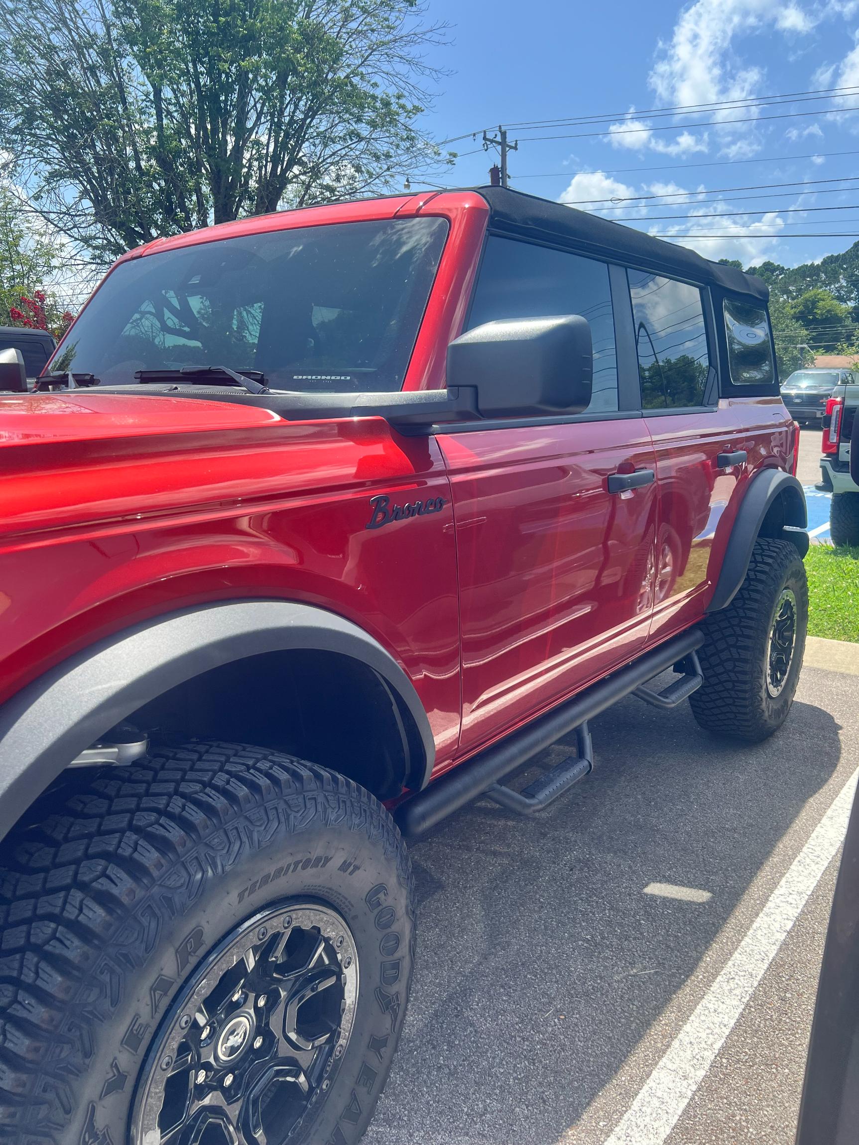 1k-Mile 2024 Ford Bronco Black Diamond - 3