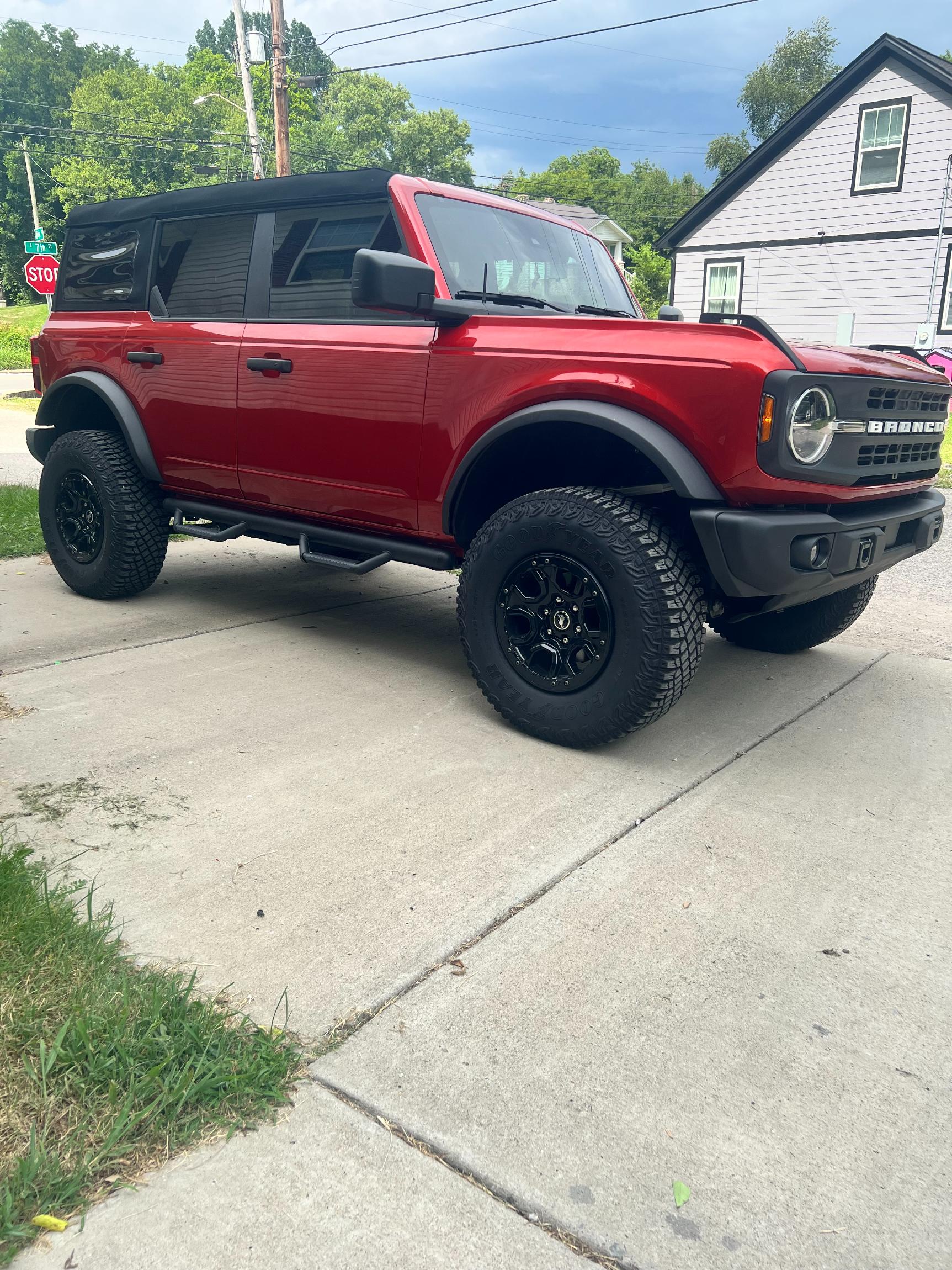 1k-Mile 2024 Ford Bronco Black Diamond