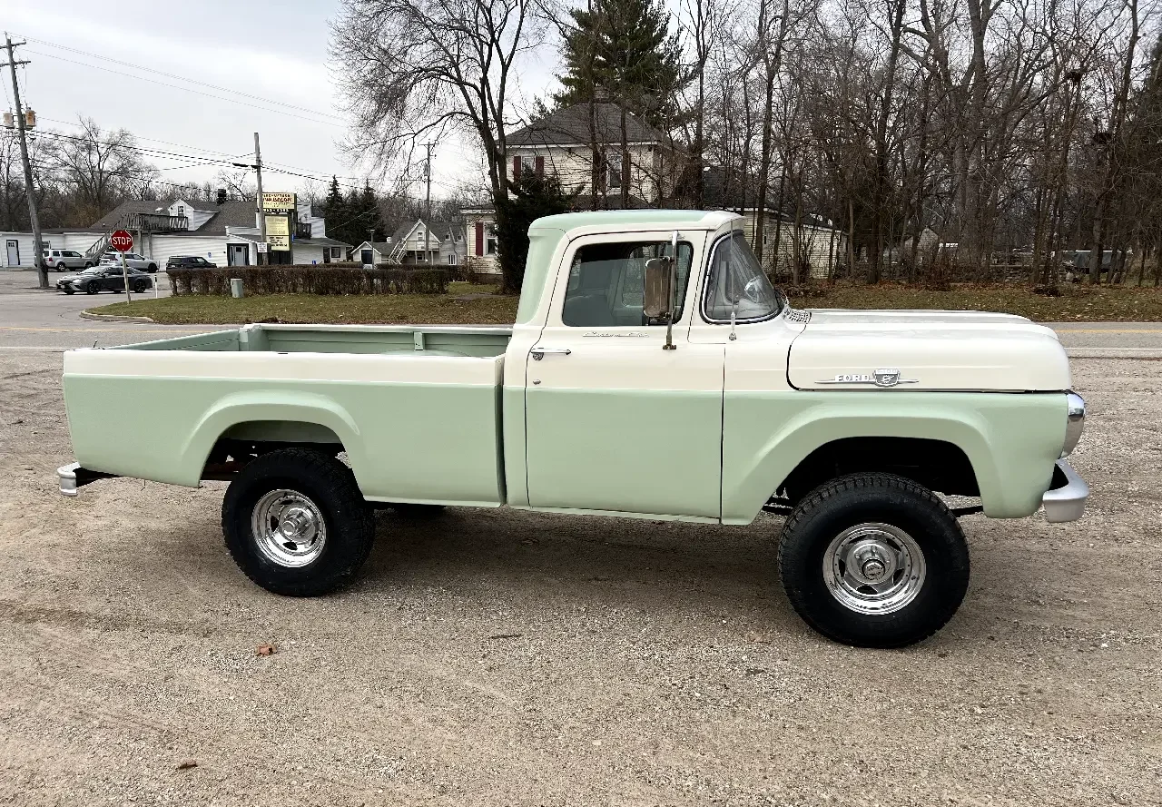  Ford F-100