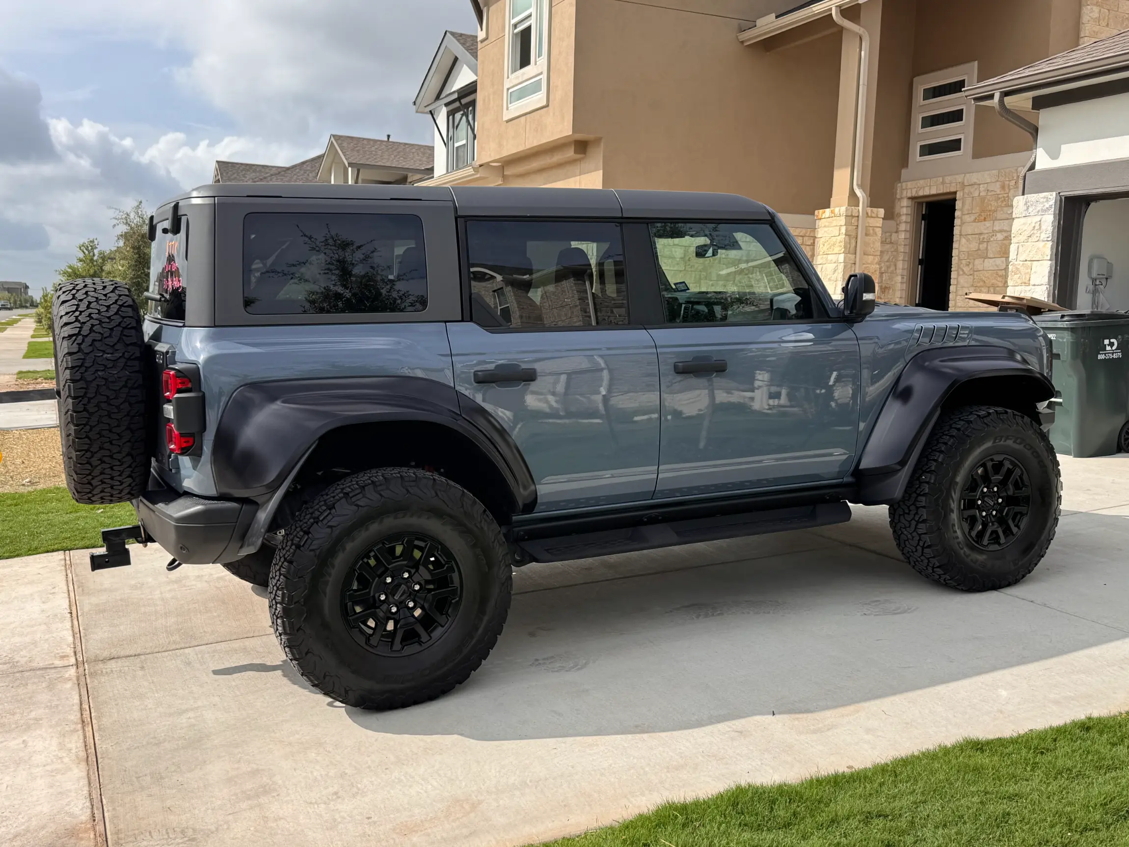 2023 Ford Bronco Raptor 4×4 - 2