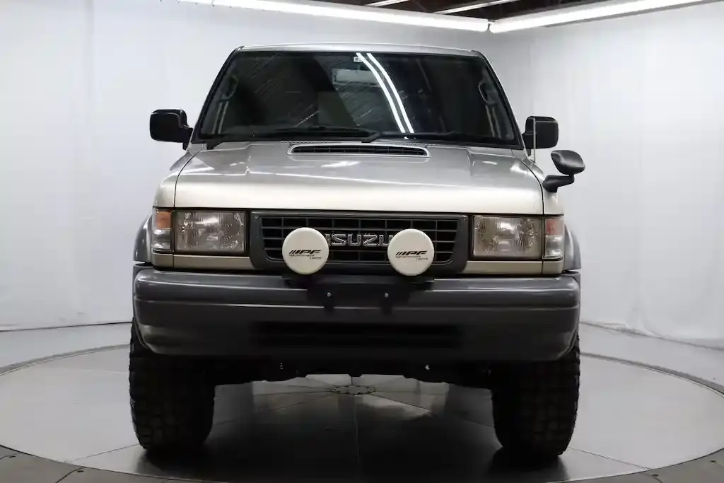 1996 Isuzu Bighorn Plaisir Short - 2