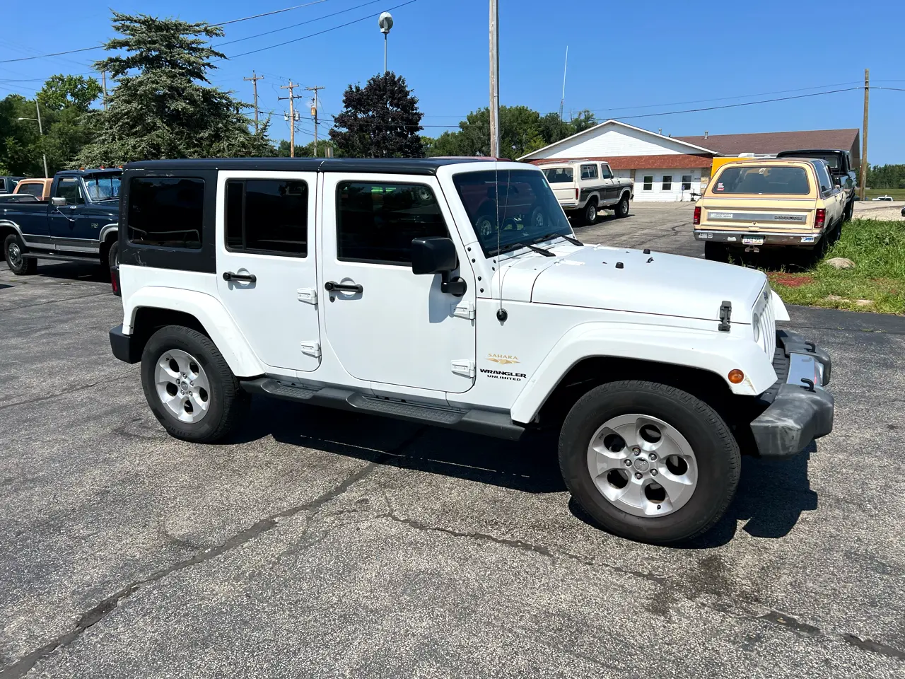 2014 Jeep Wrangler Unlimited Sahara - 2