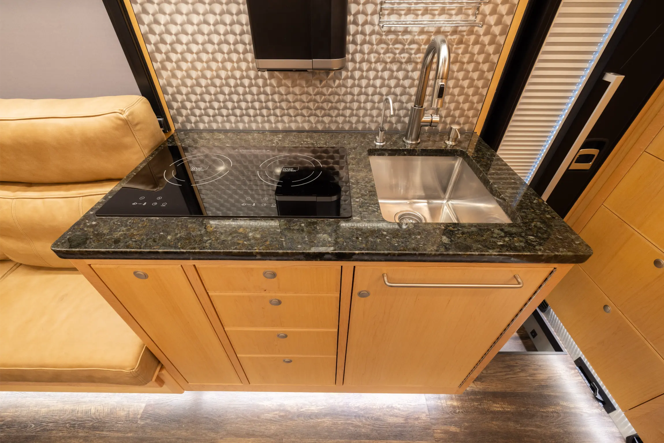 2021 EarthRoamer XV-LTi 031