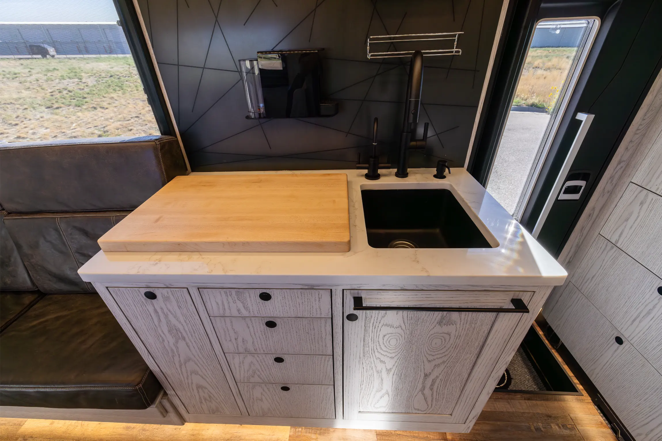 2023 EarthRoamer XV-LTi 116