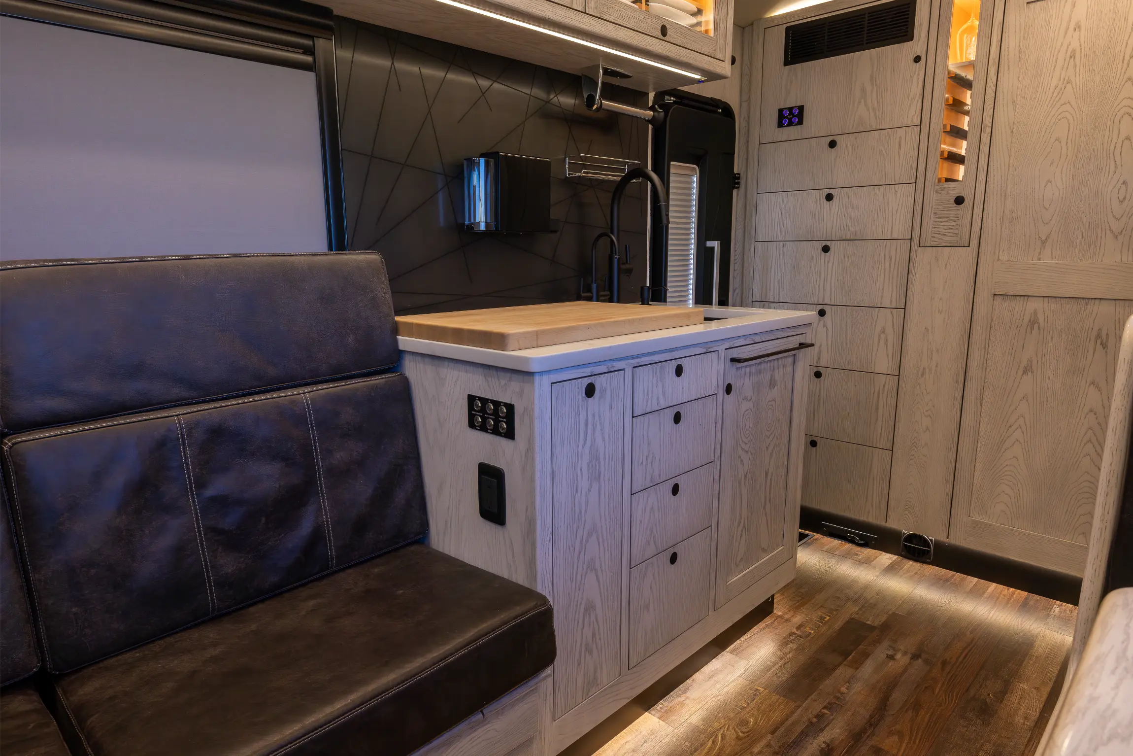 2023 EarthRoamer XV-LTi 116