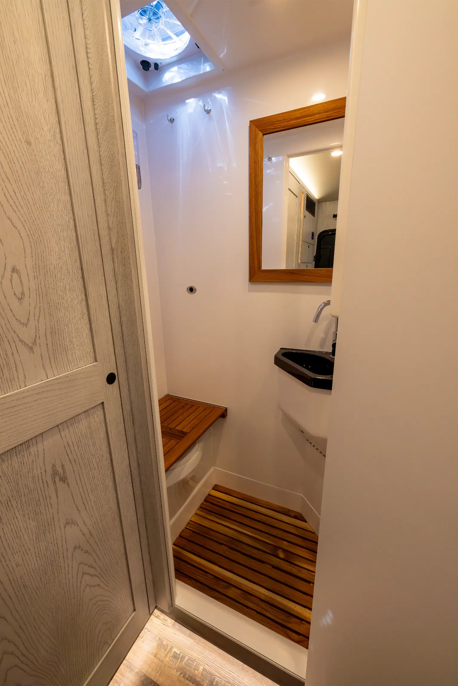 2023 EarthRoamer XV-LTi 116