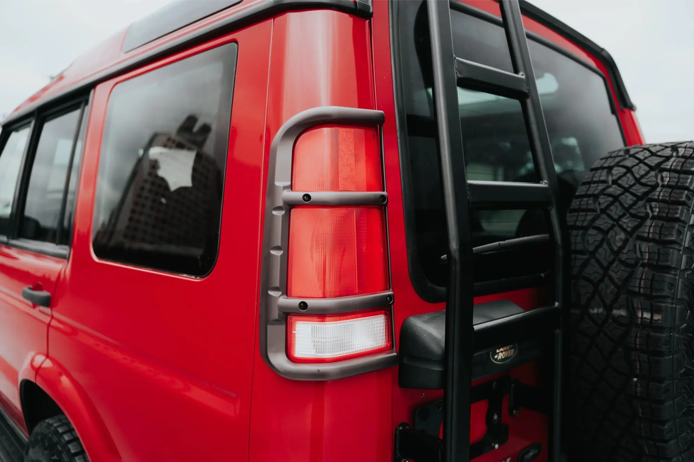 Rutland Red 2000 Land Rover Discovery II