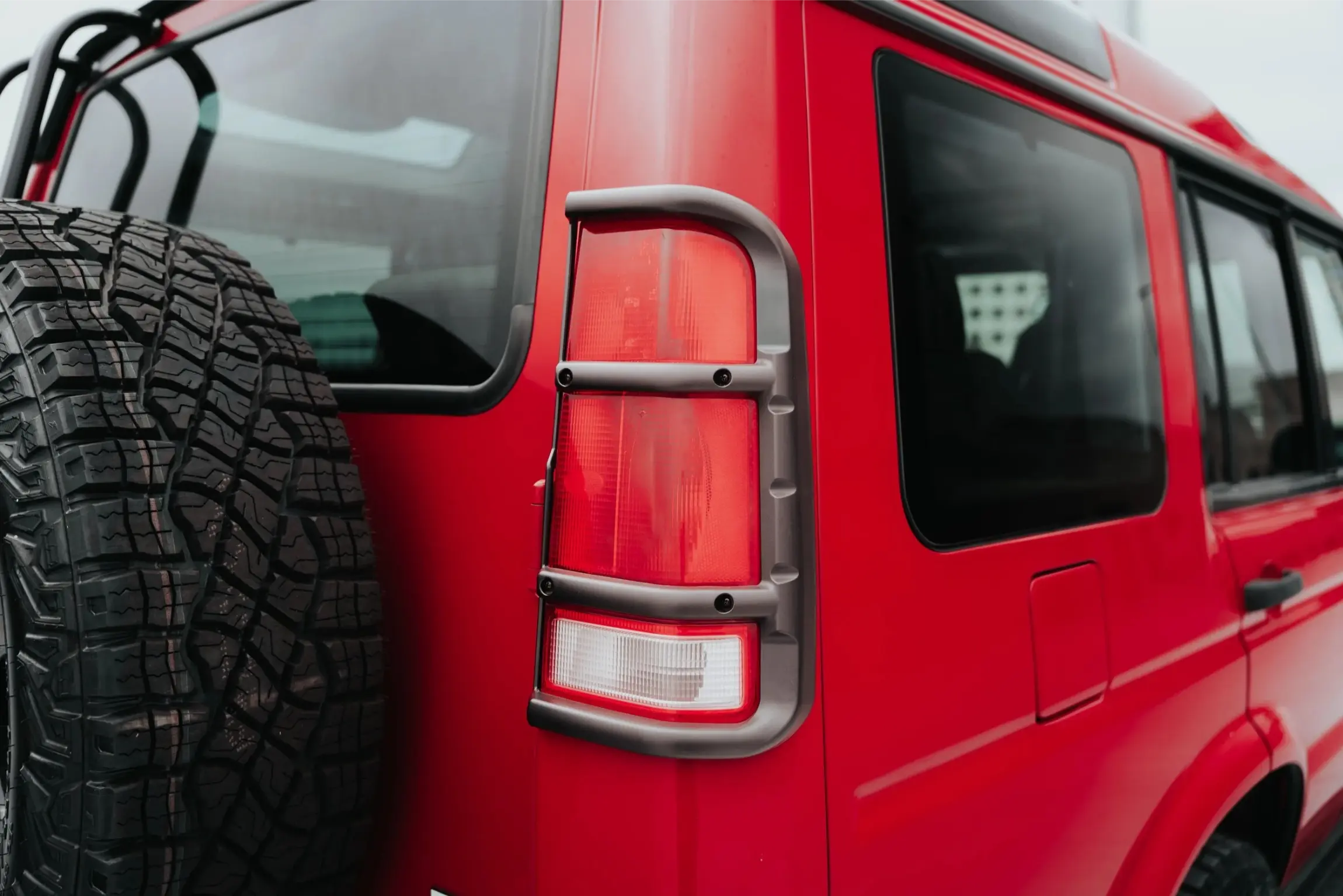 Rutland Red 2000 Land Rover Discovery II