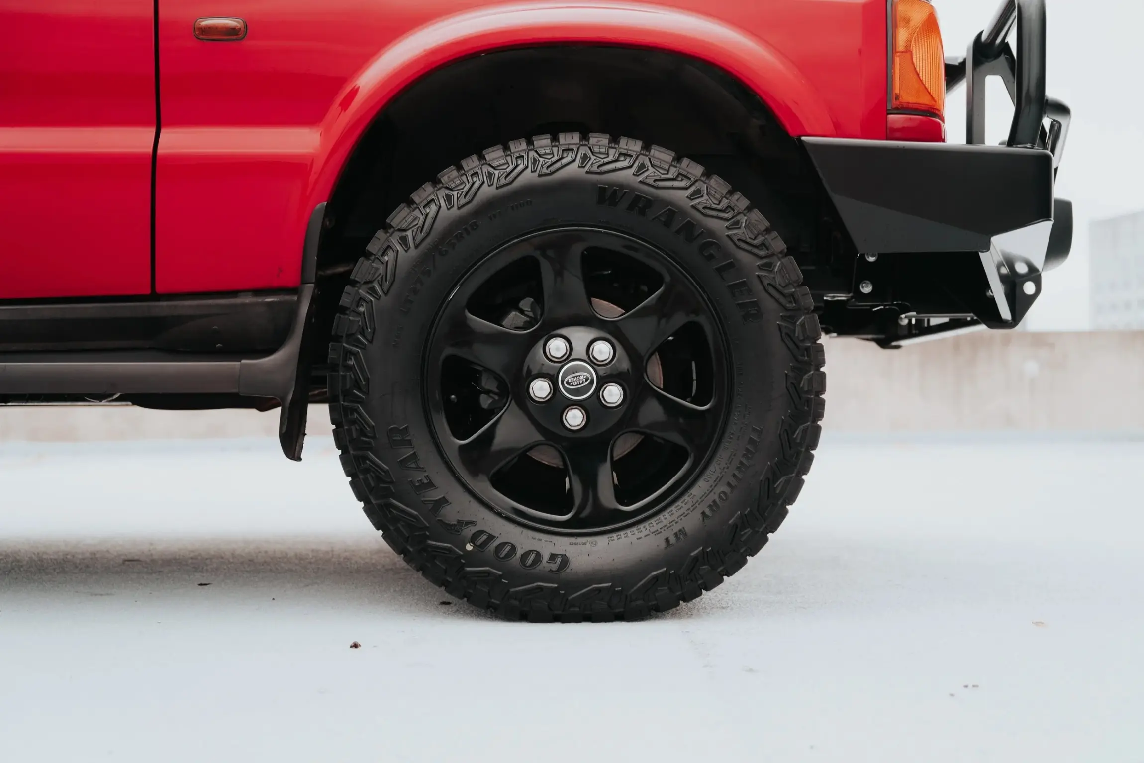 Rutland Red 2000 Land Rover Discovery II