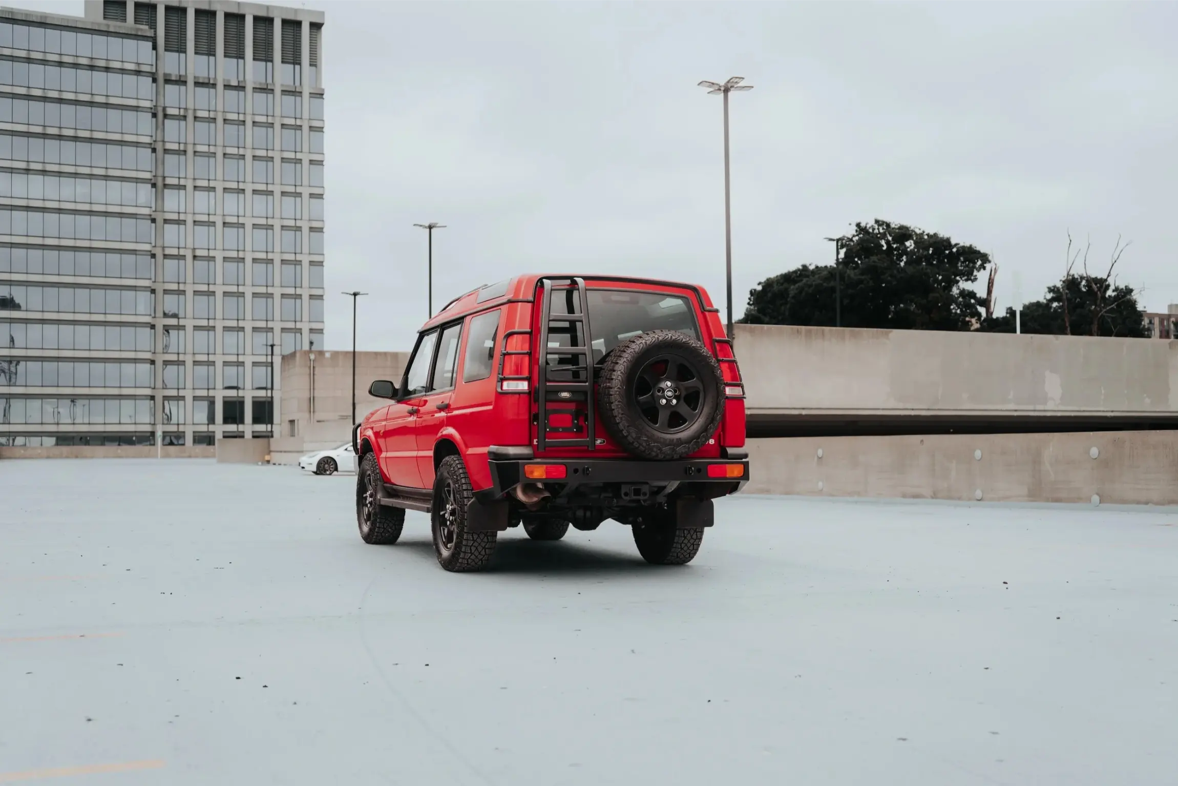 Rutland Red 2000 Land Rover Discovery II