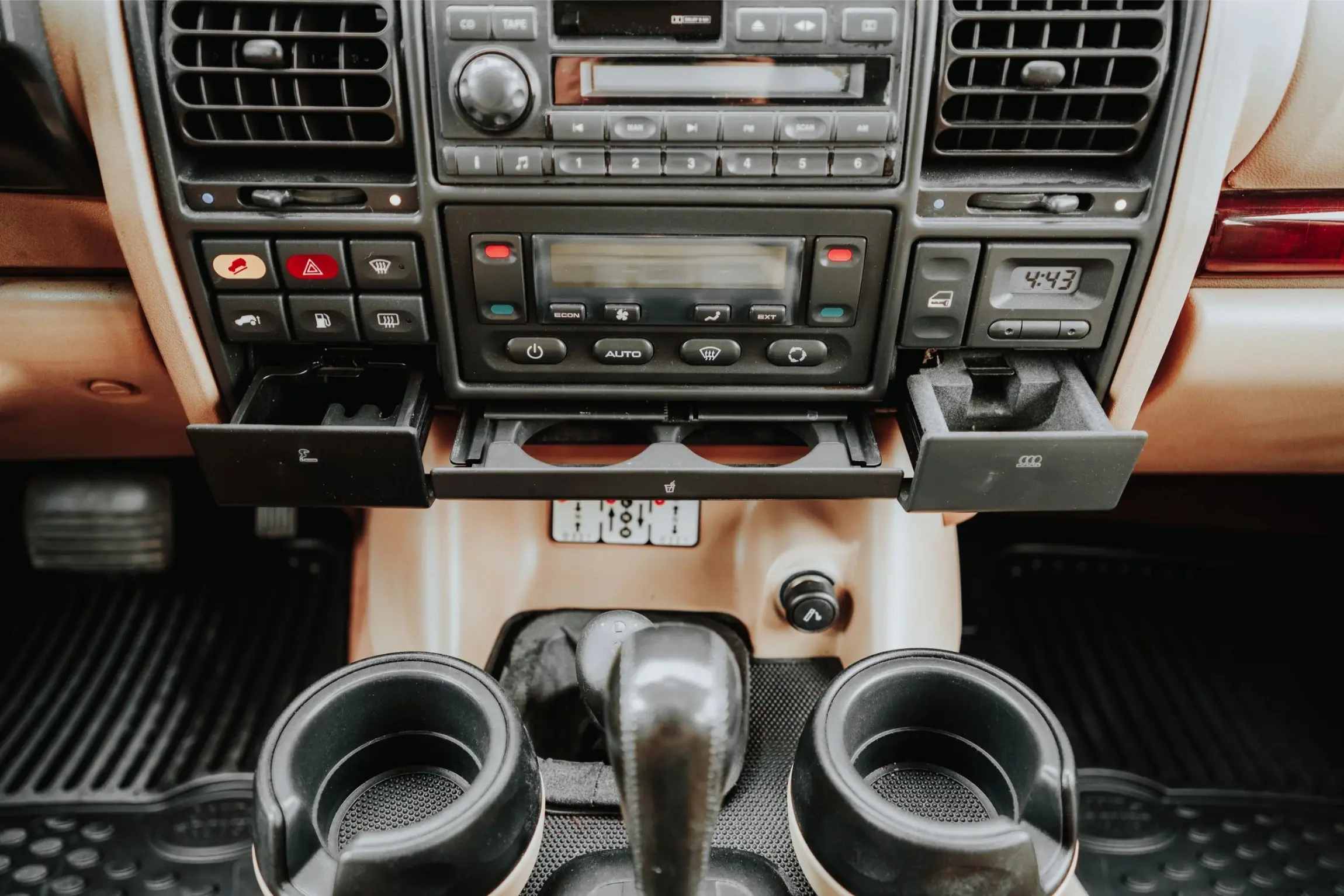 Rutland Red 2000 Land Rover Discovery II