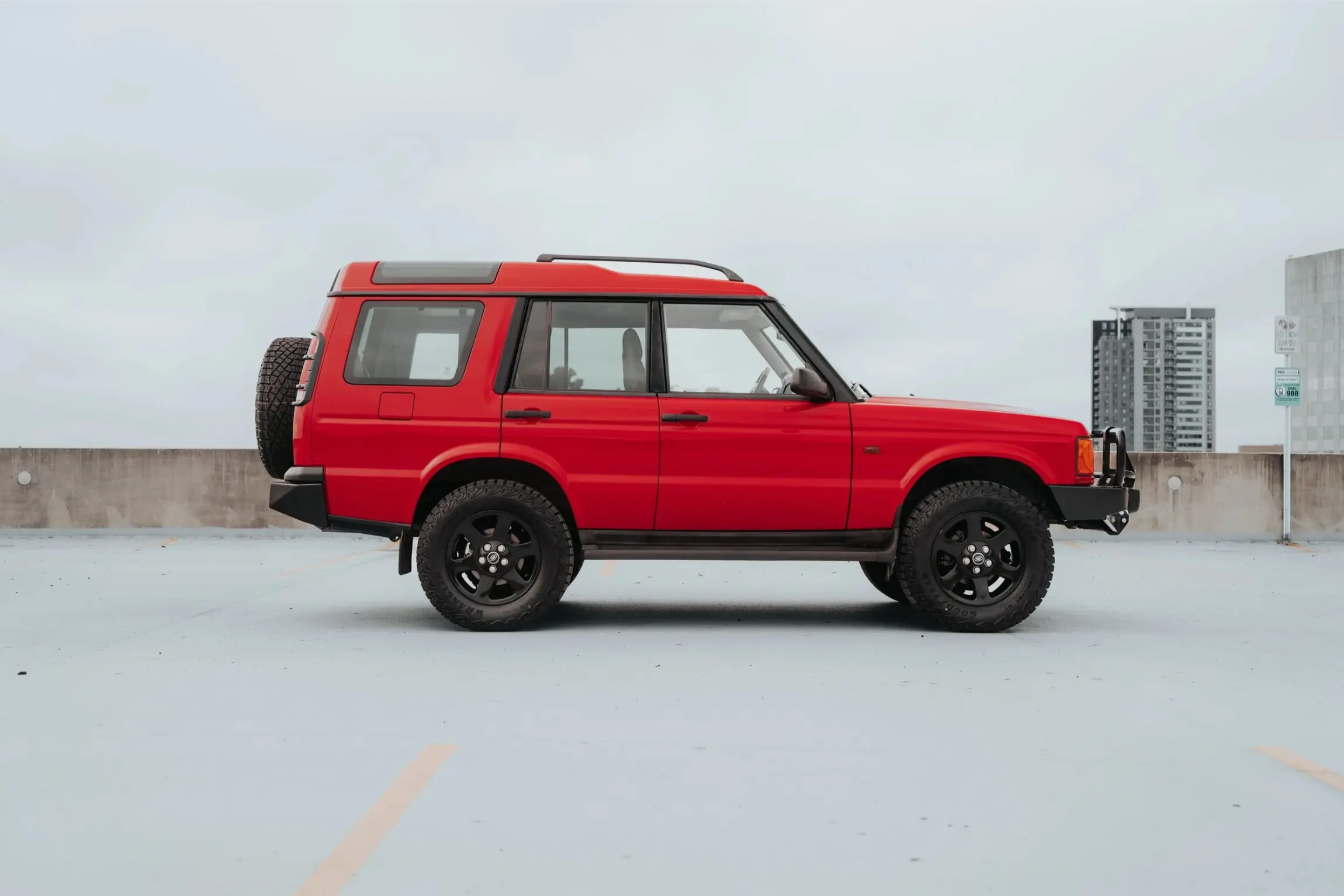 Rutland Red 2000 Land Rover Discovery II
