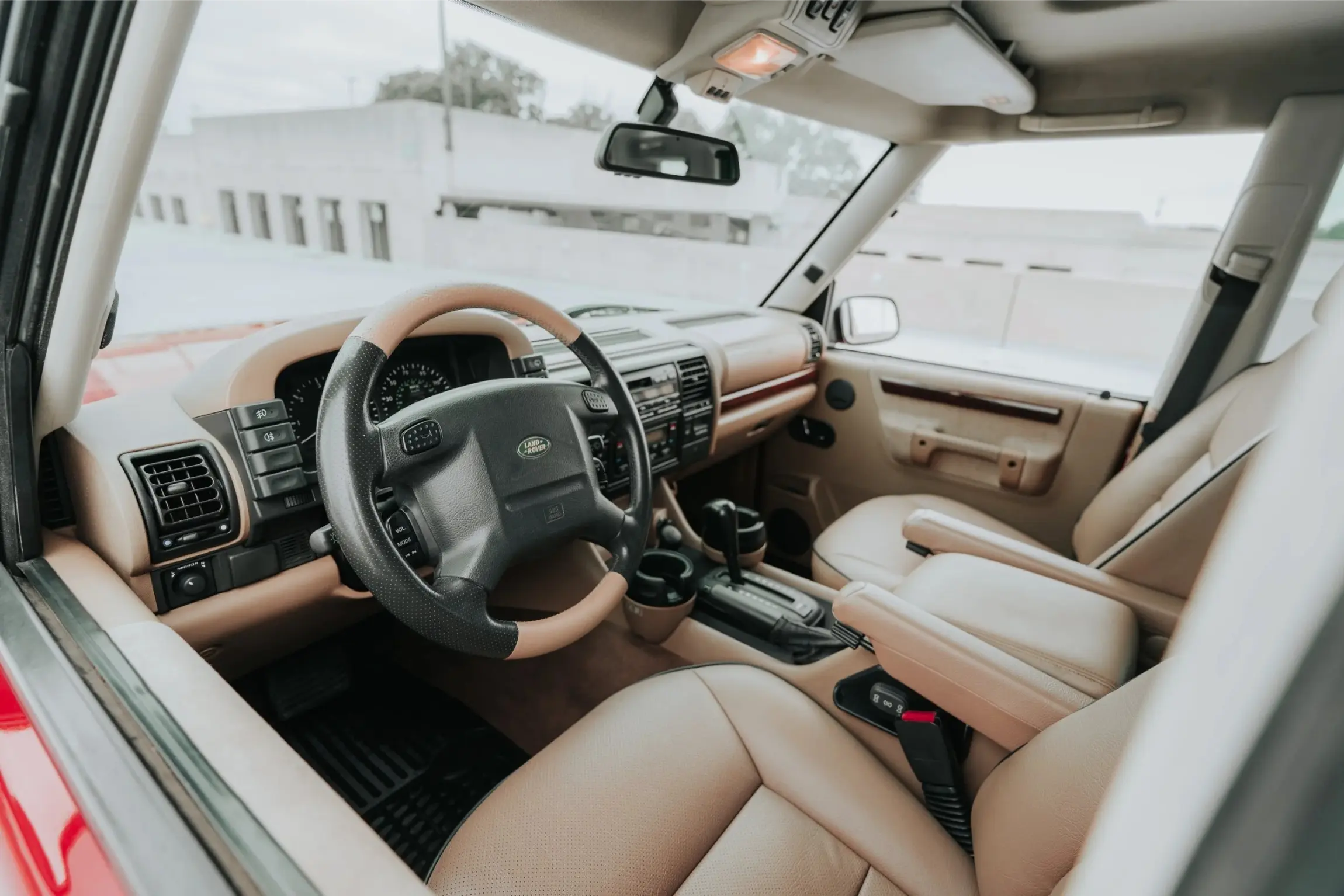 Rutland Red 2000 Land Rover Discovery II