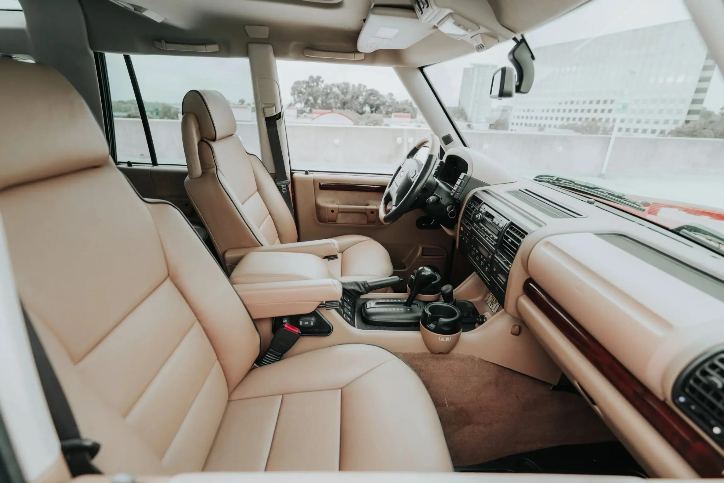 Rutland Red 2000 Land Rover Discovery II