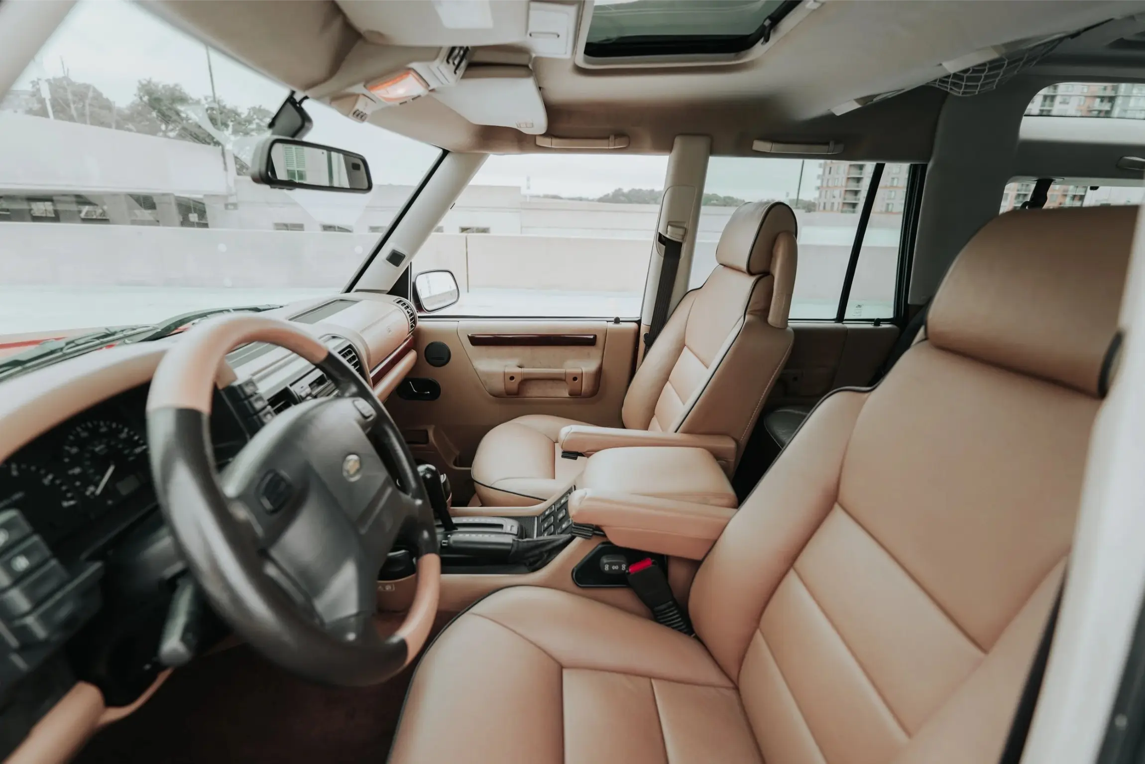 Rutland Red 2000 Land Rover Discovery II