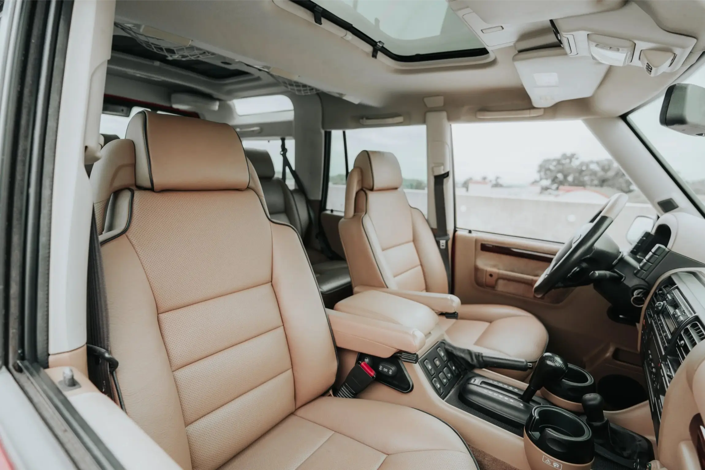 Rutland Red 2000 Land Rover Discovery II