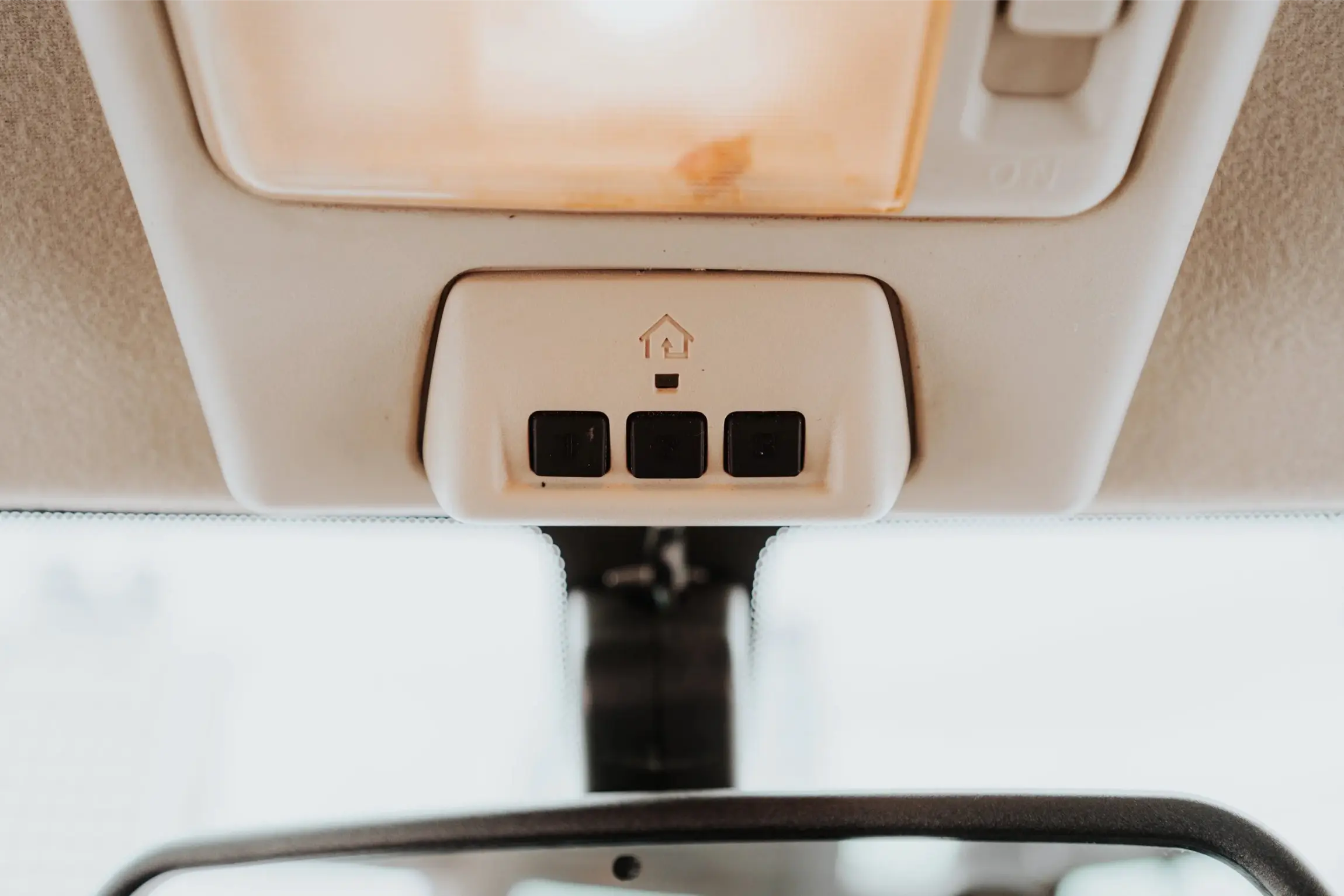 Rutland Red 2000 Land Rover Discovery II