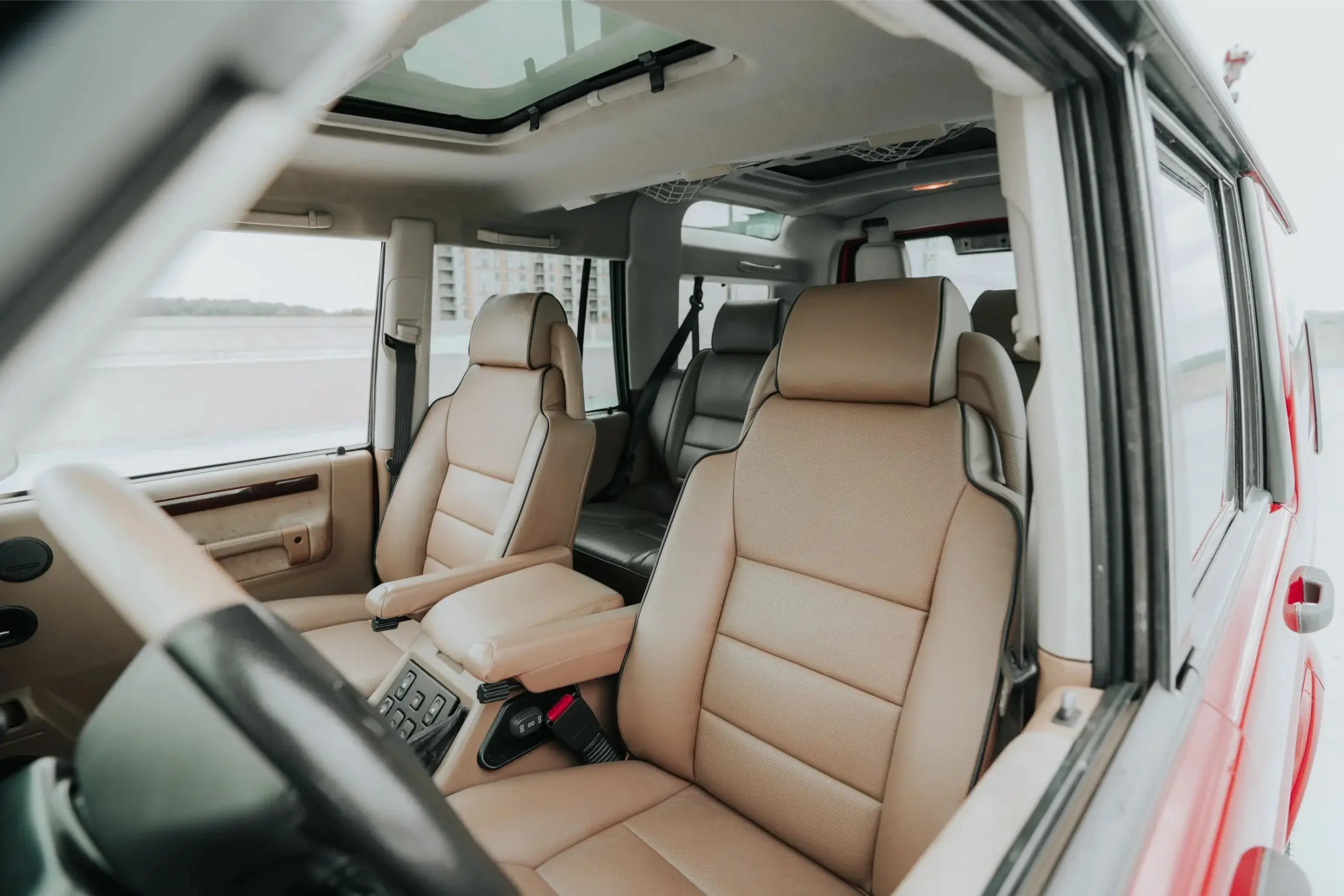 Rutland Red 2000 Land Rover Discovery II