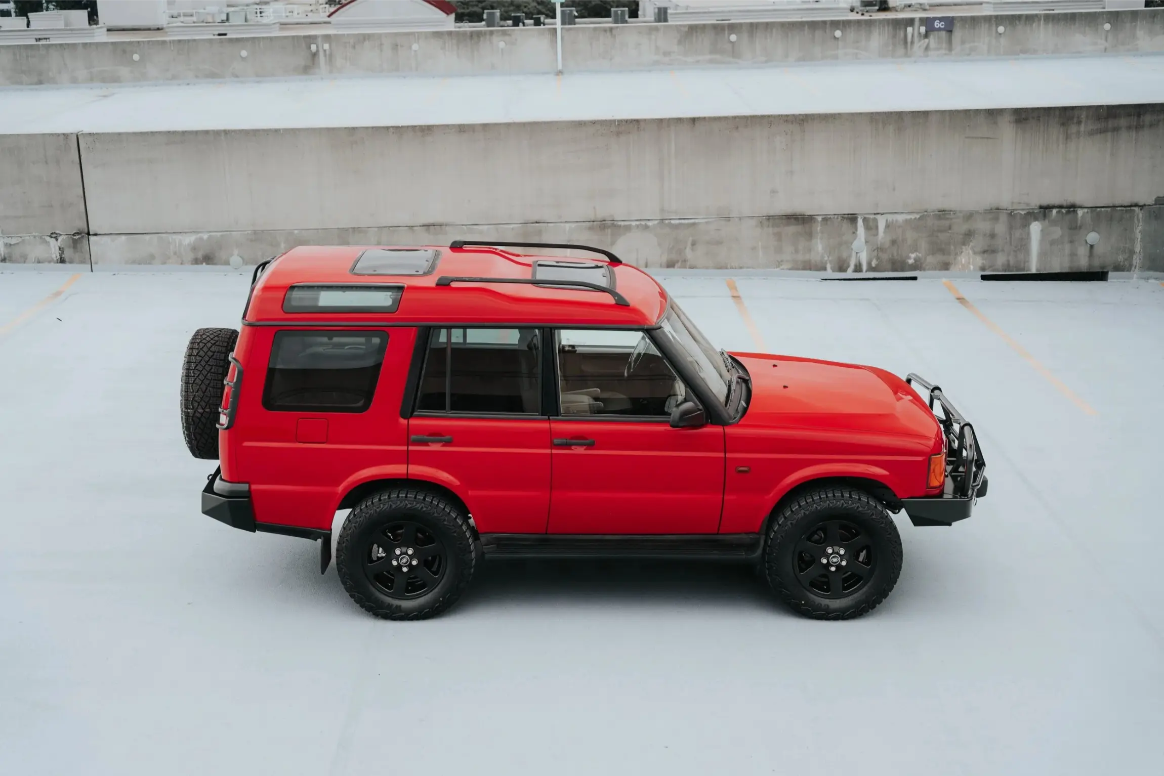 Rutland Red 2000 Land Rover Discovery II