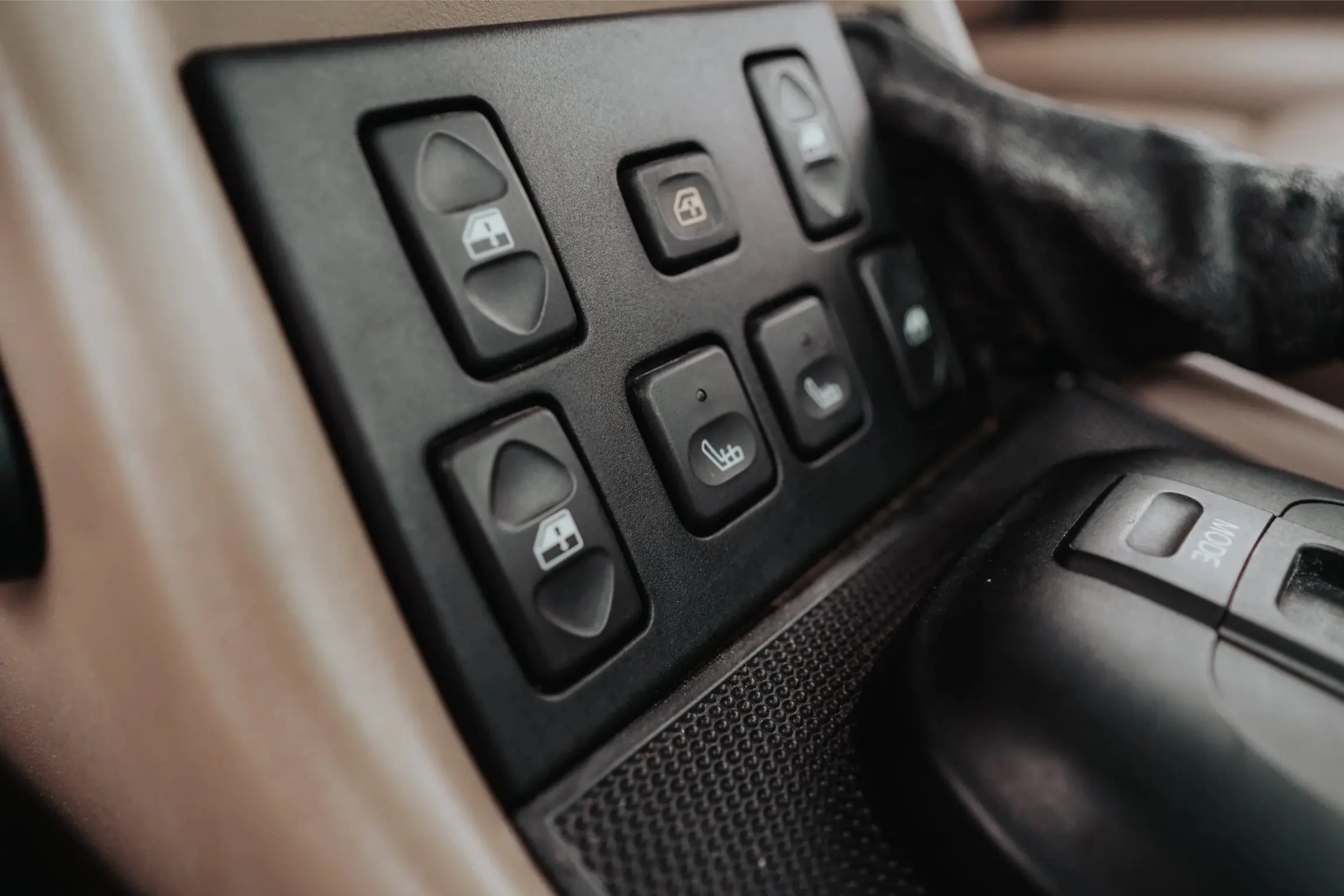 Rutland Red 2000 Land Rover Discovery II