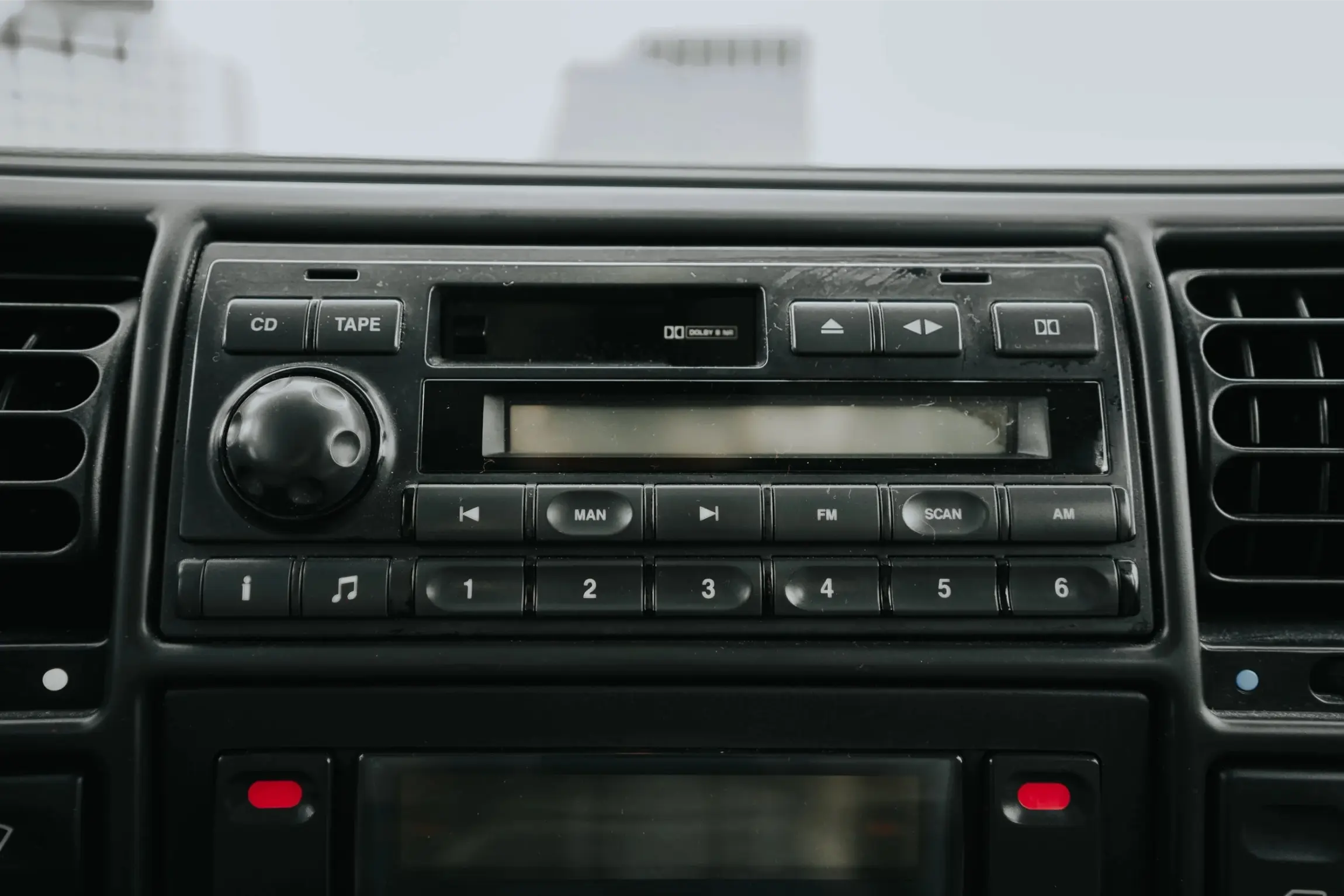 Rutland Red 2000 Land Rover Discovery II
