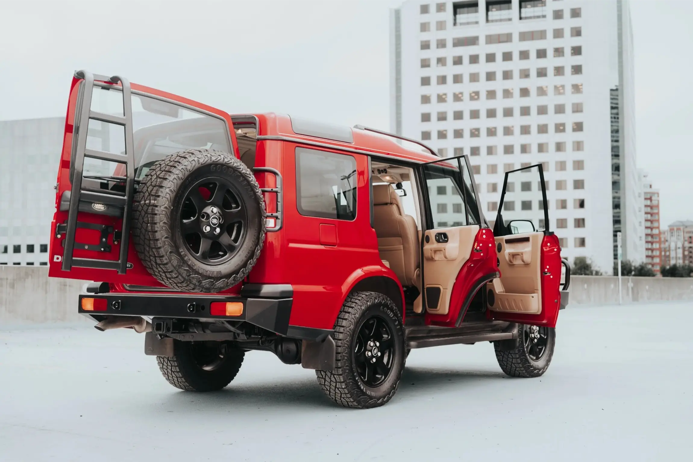 Rutland Red 2000 Land Rover Discovery II