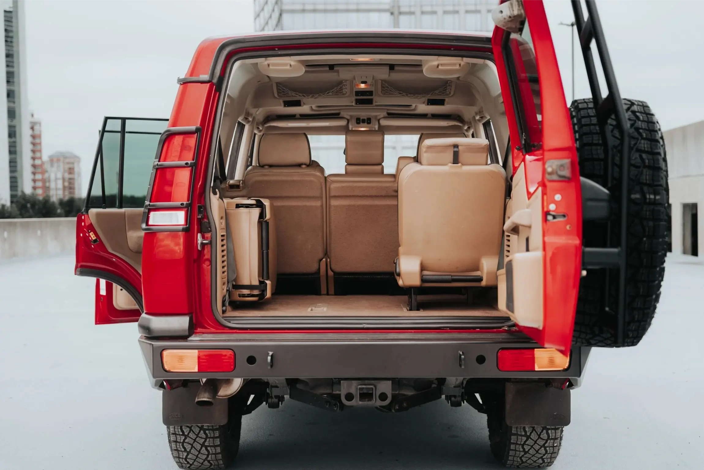 Rutland Red 2000 Land Rover Discovery II