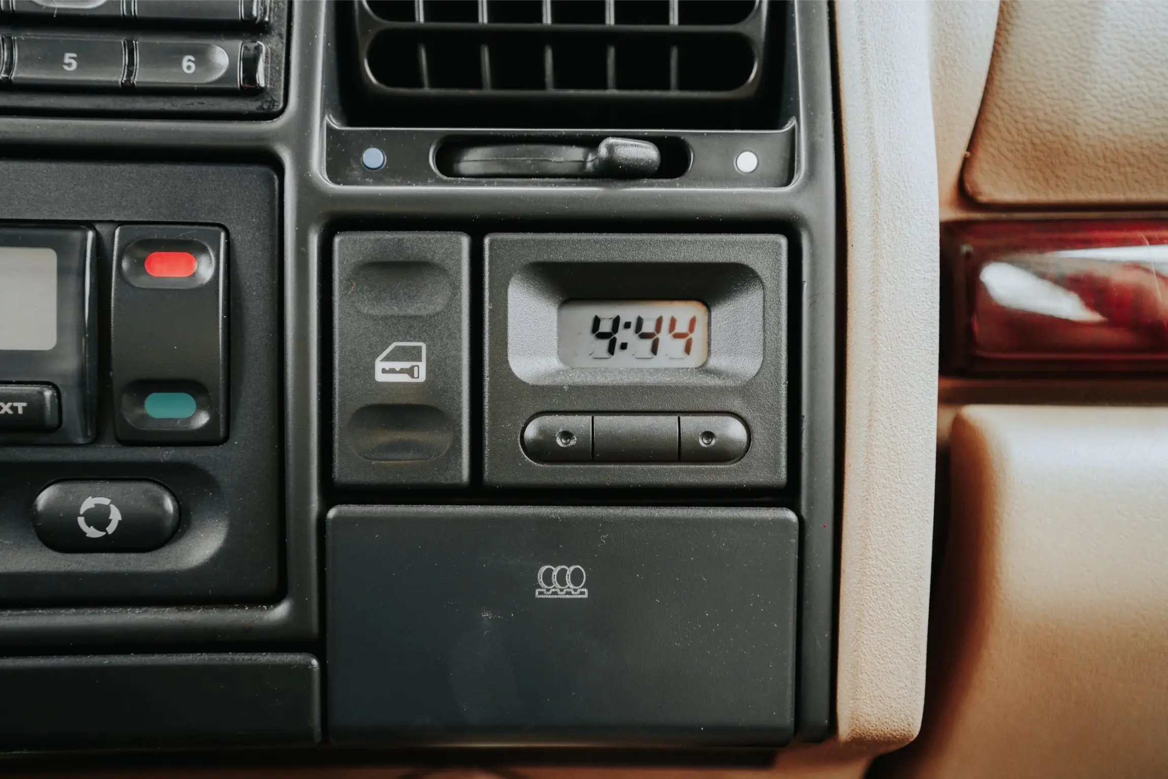 Rutland Red 2000 Land Rover Discovery II