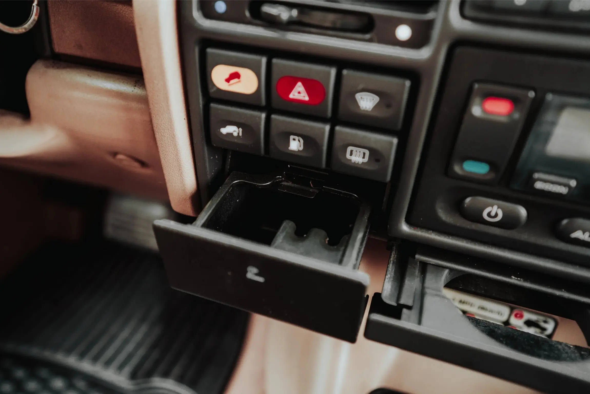 Rutland Red 2000 Land Rover Discovery II