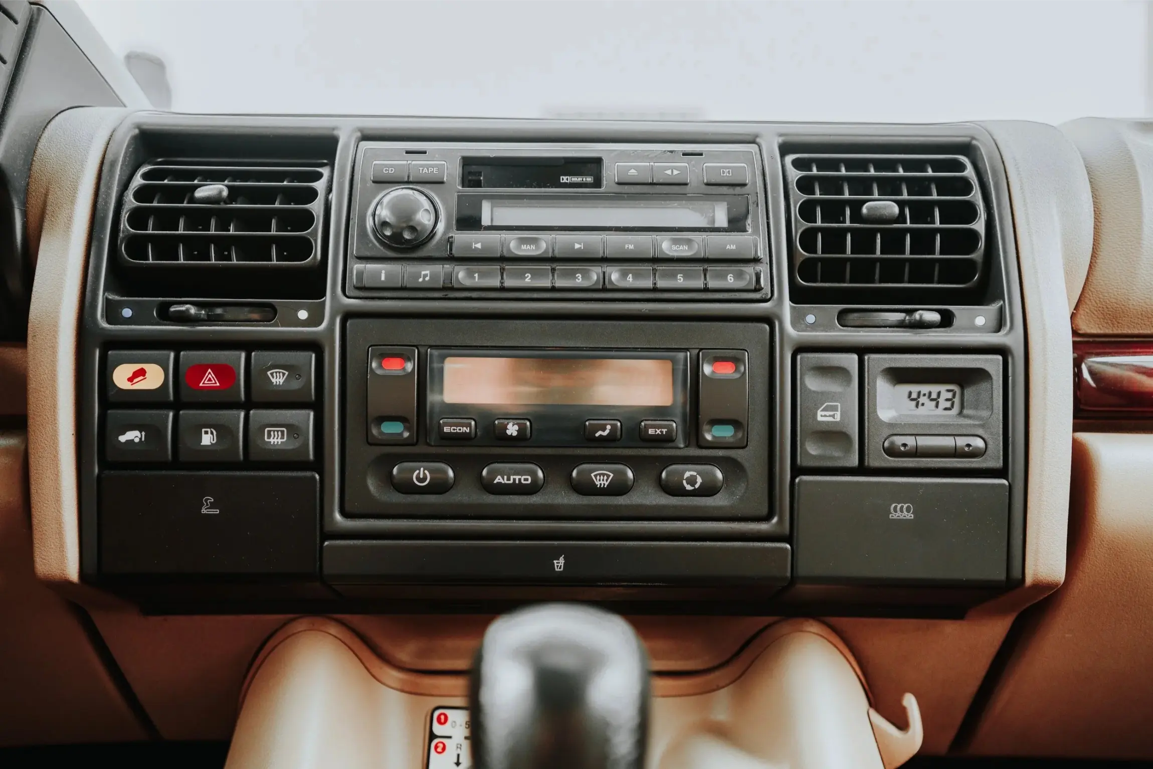 Rutland Red 2000 Land Rover Discovery II