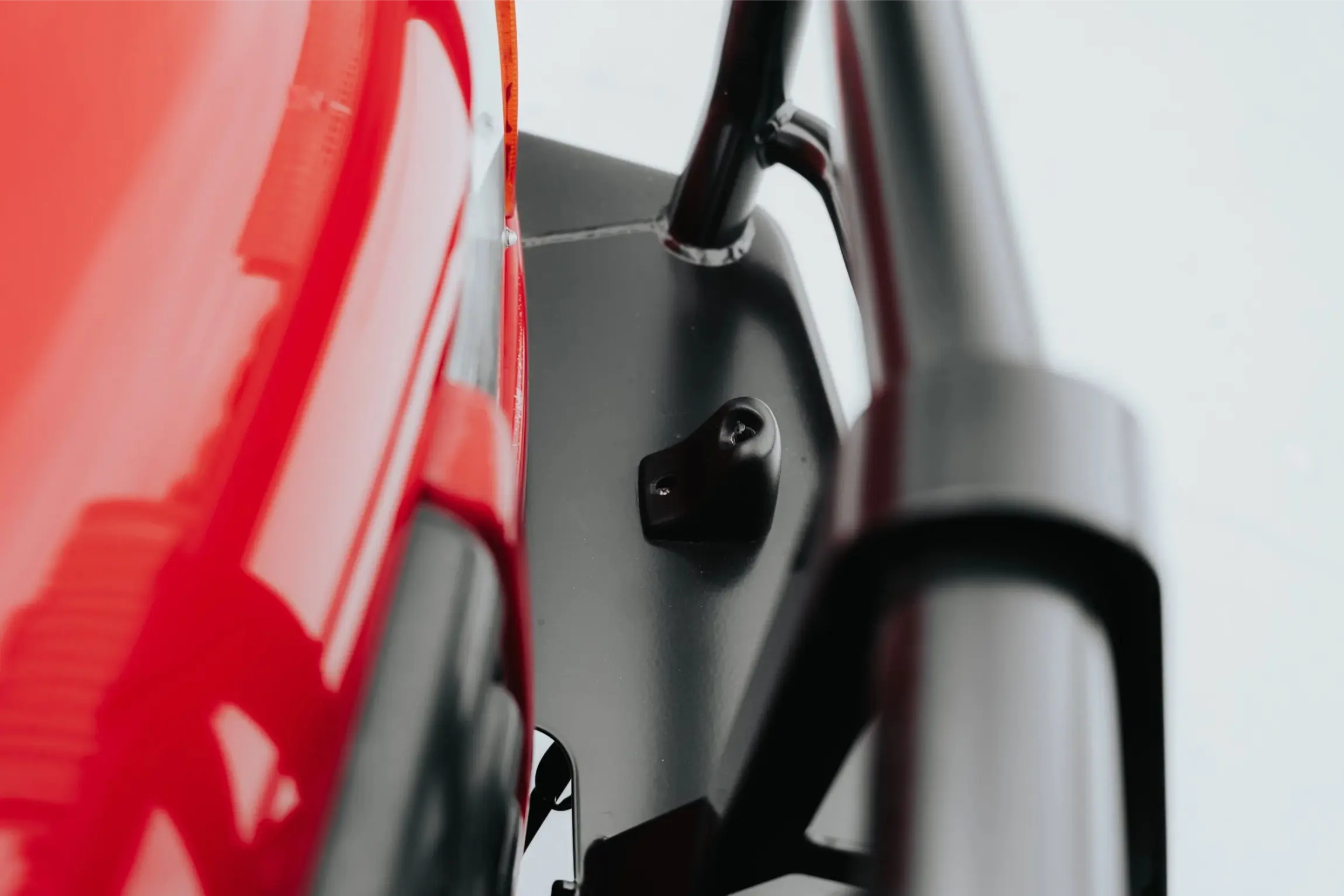 Rutland Red 2000 Land Rover Discovery II