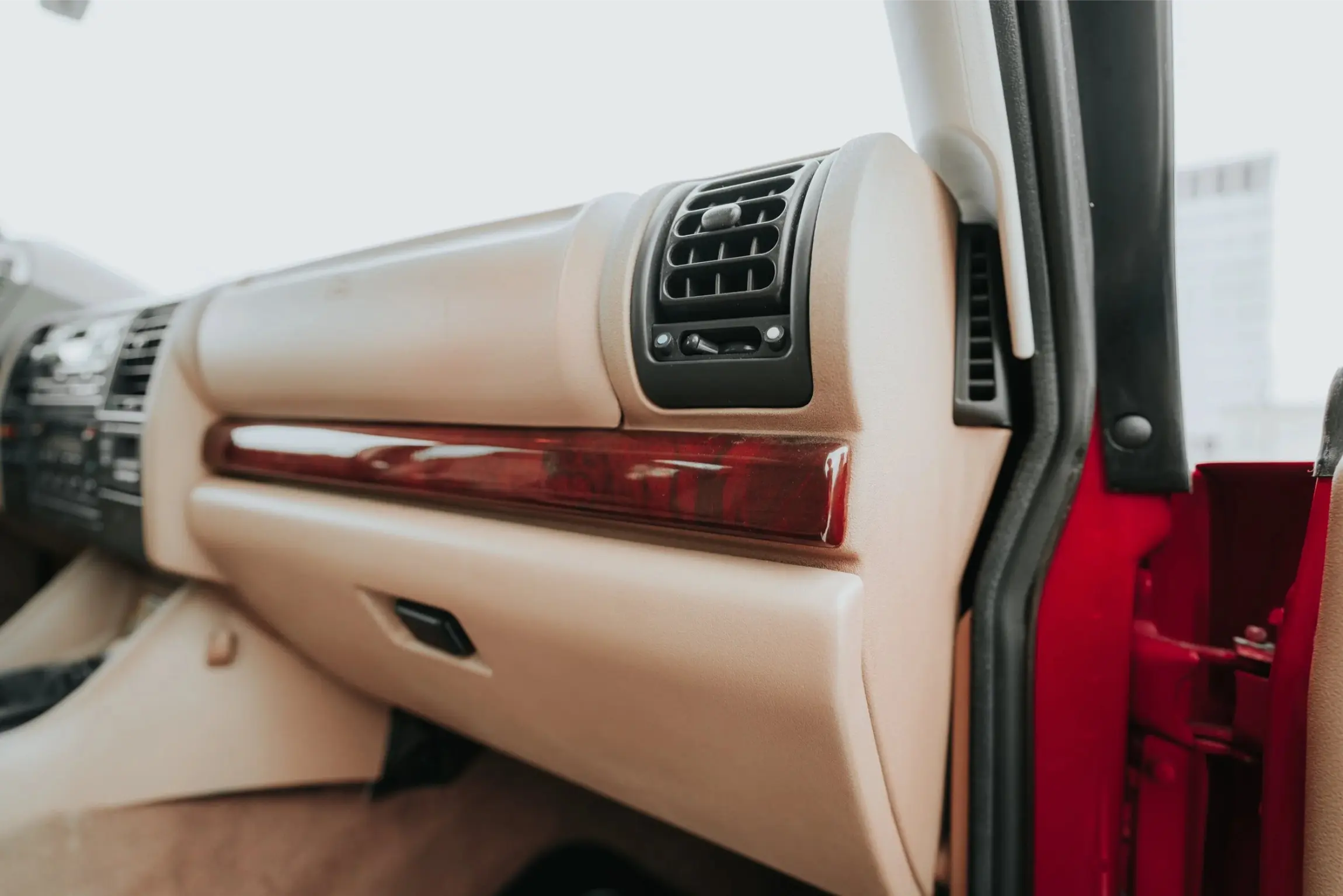 Rutland Red 2000 Land Rover Discovery II