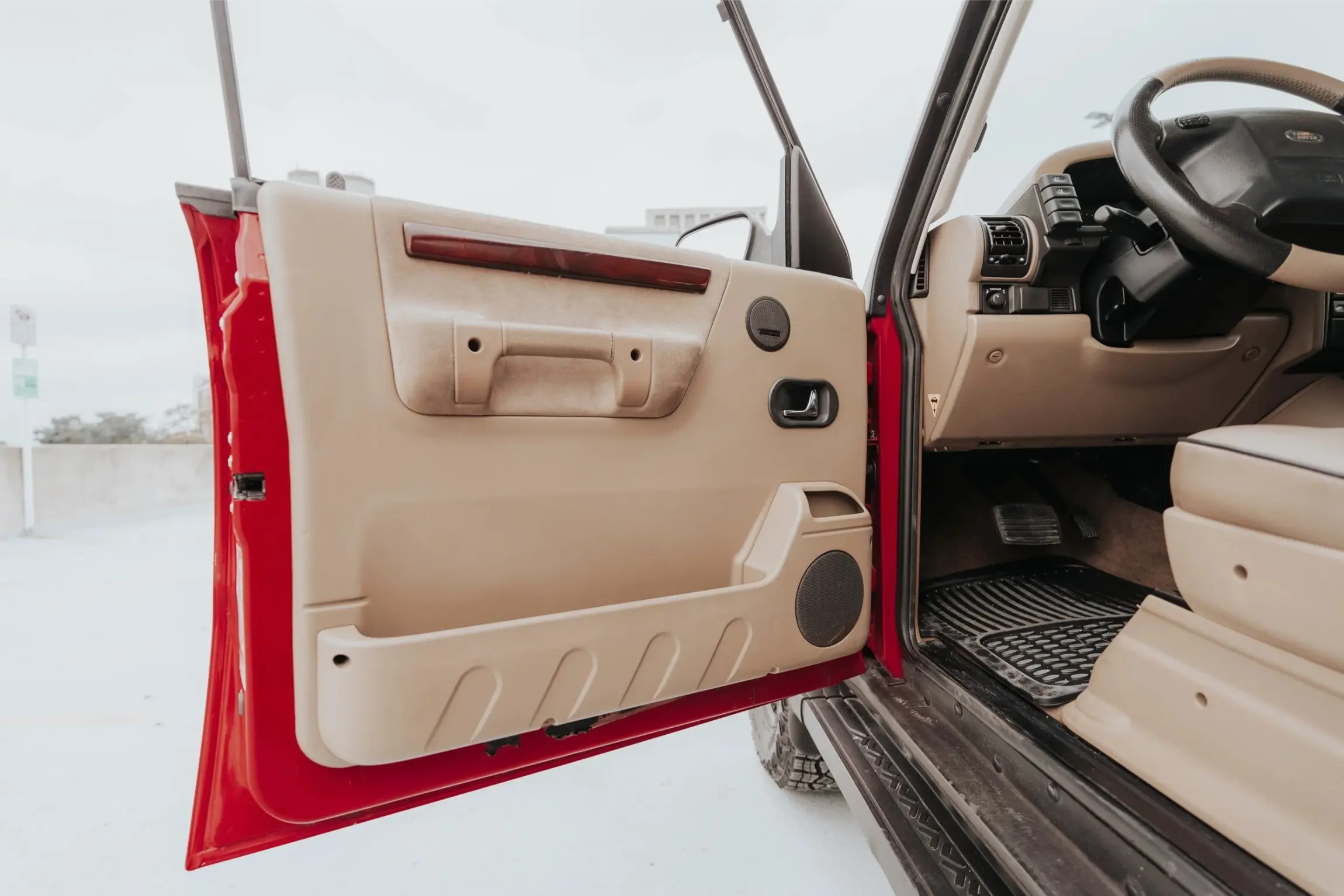 Rutland Red 2000 Land Rover Discovery II