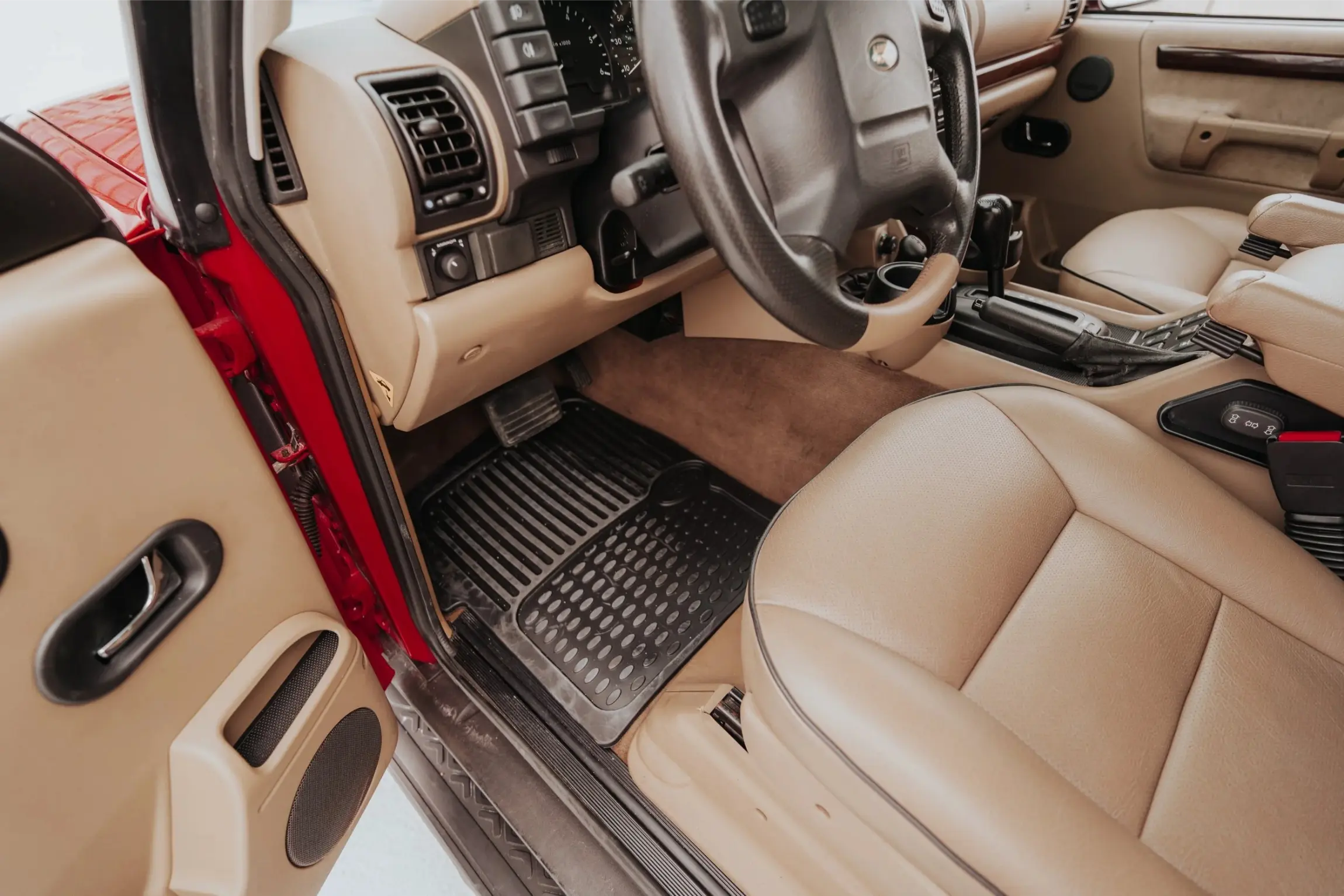 Rutland Red 2000 Land Rover Discovery II