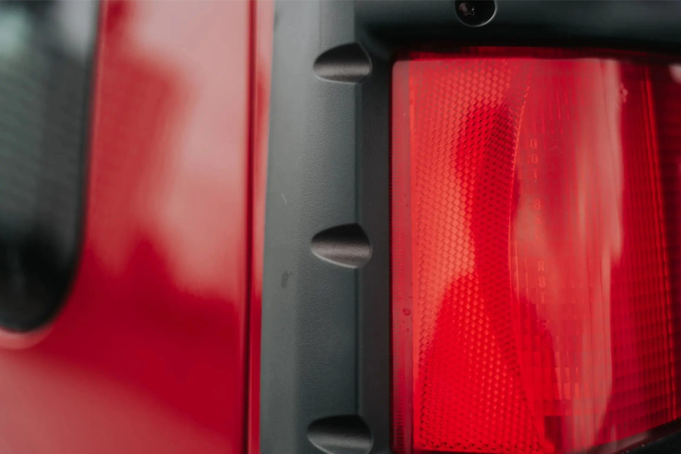 Rutland Red 2000 Land Rover Discovery II