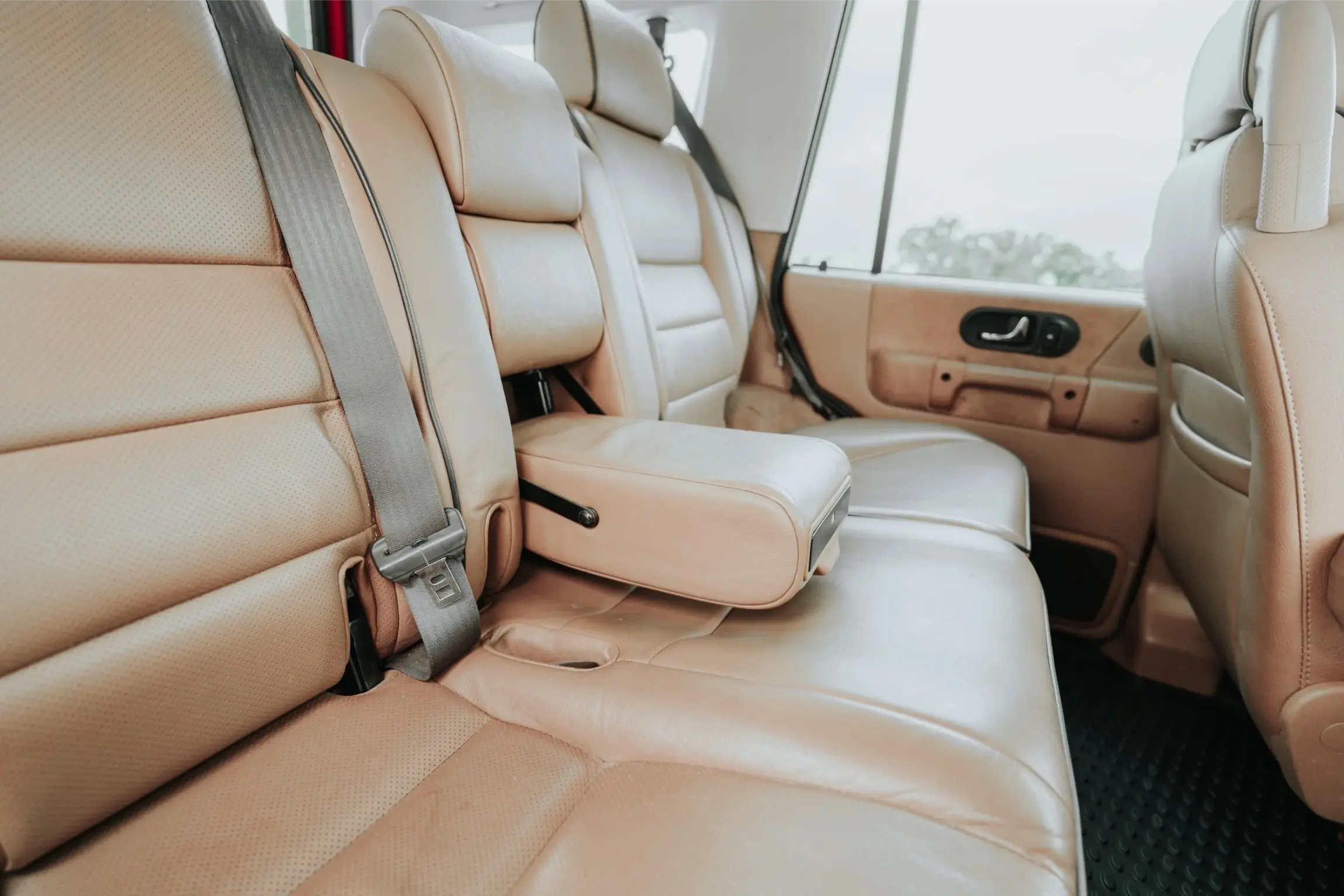 Rutland Red 2000 Land Rover Discovery II