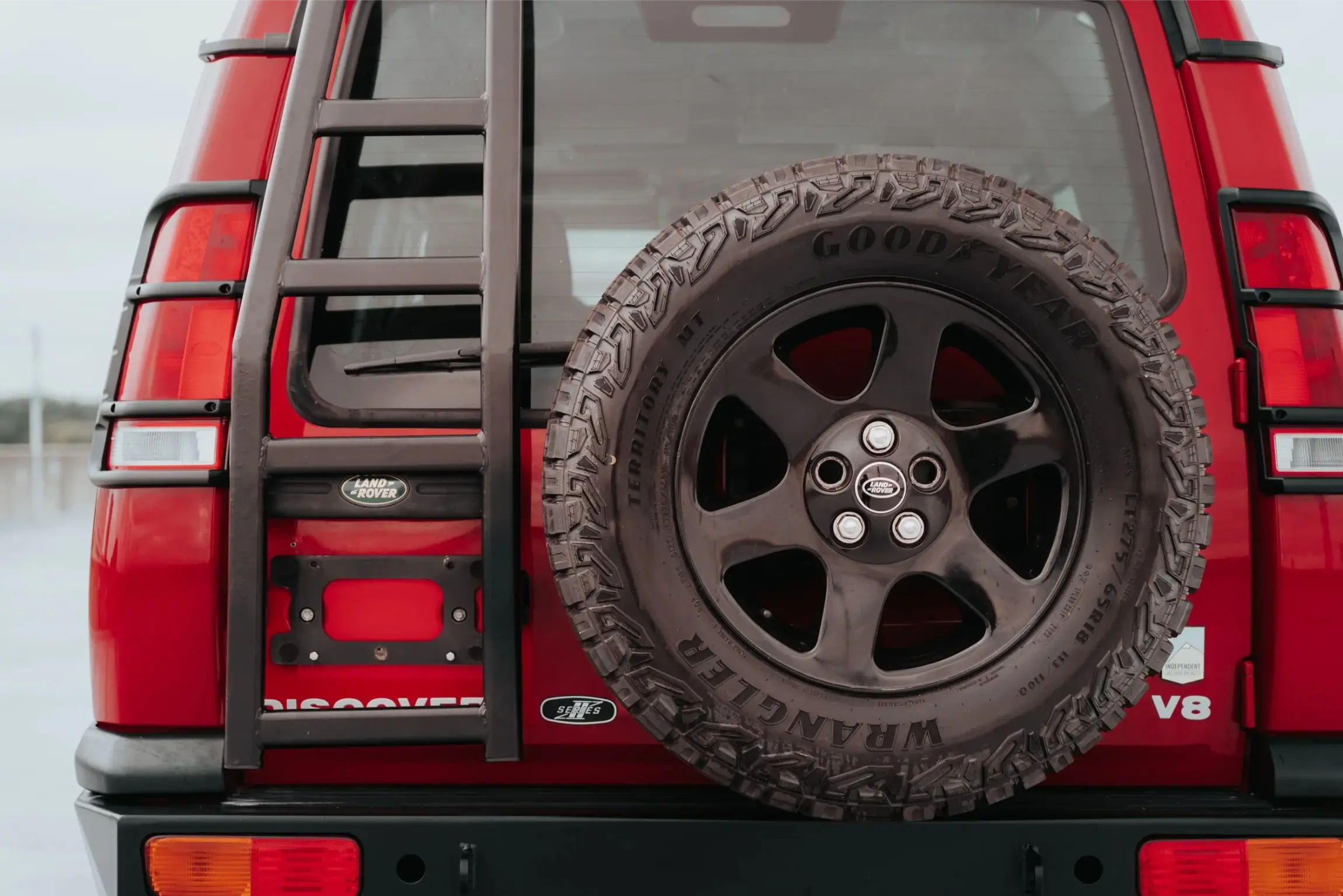 Rutland Red 2000 Land Rover Discovery II