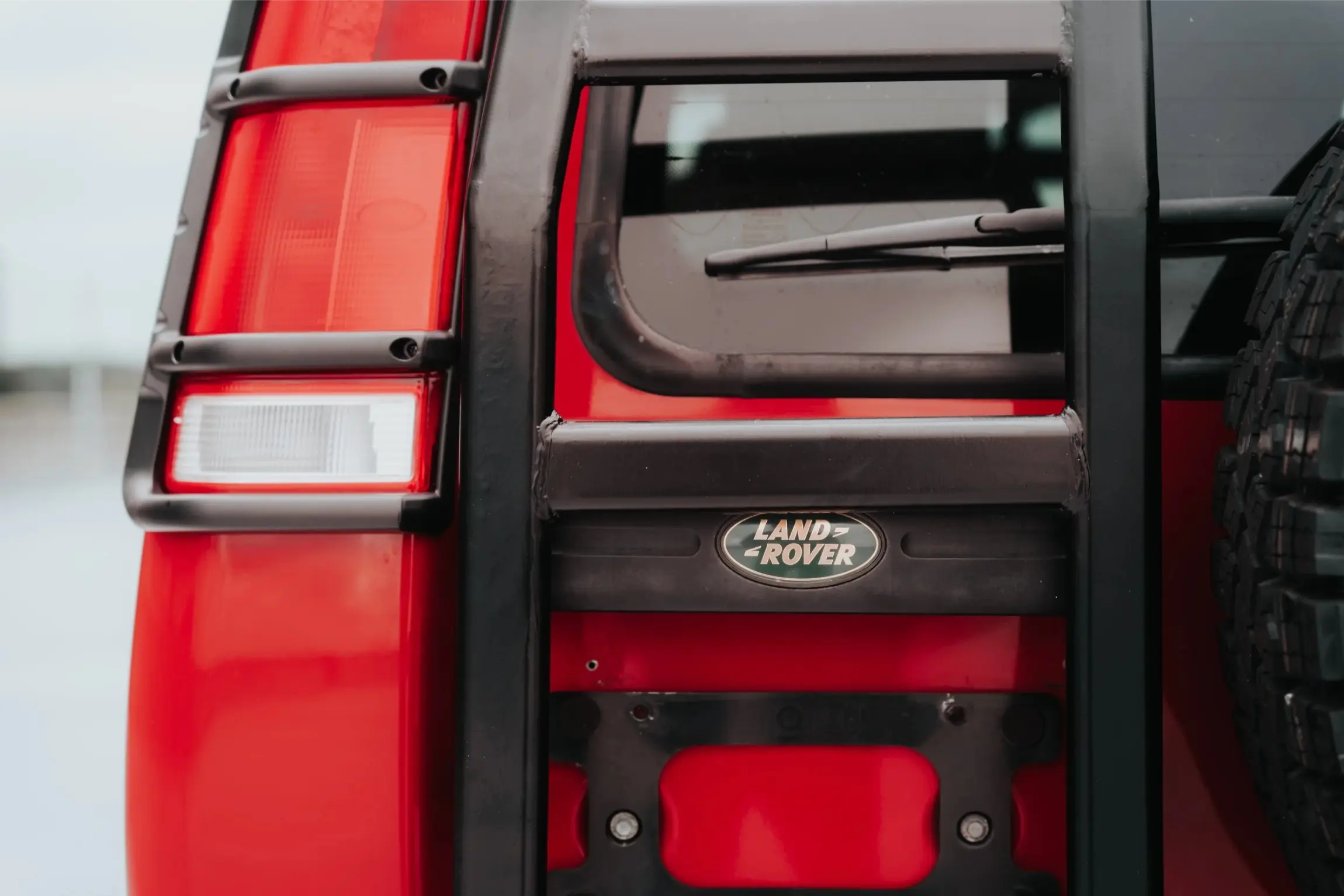 Rutland Red 2000 Land Rover Discovery II