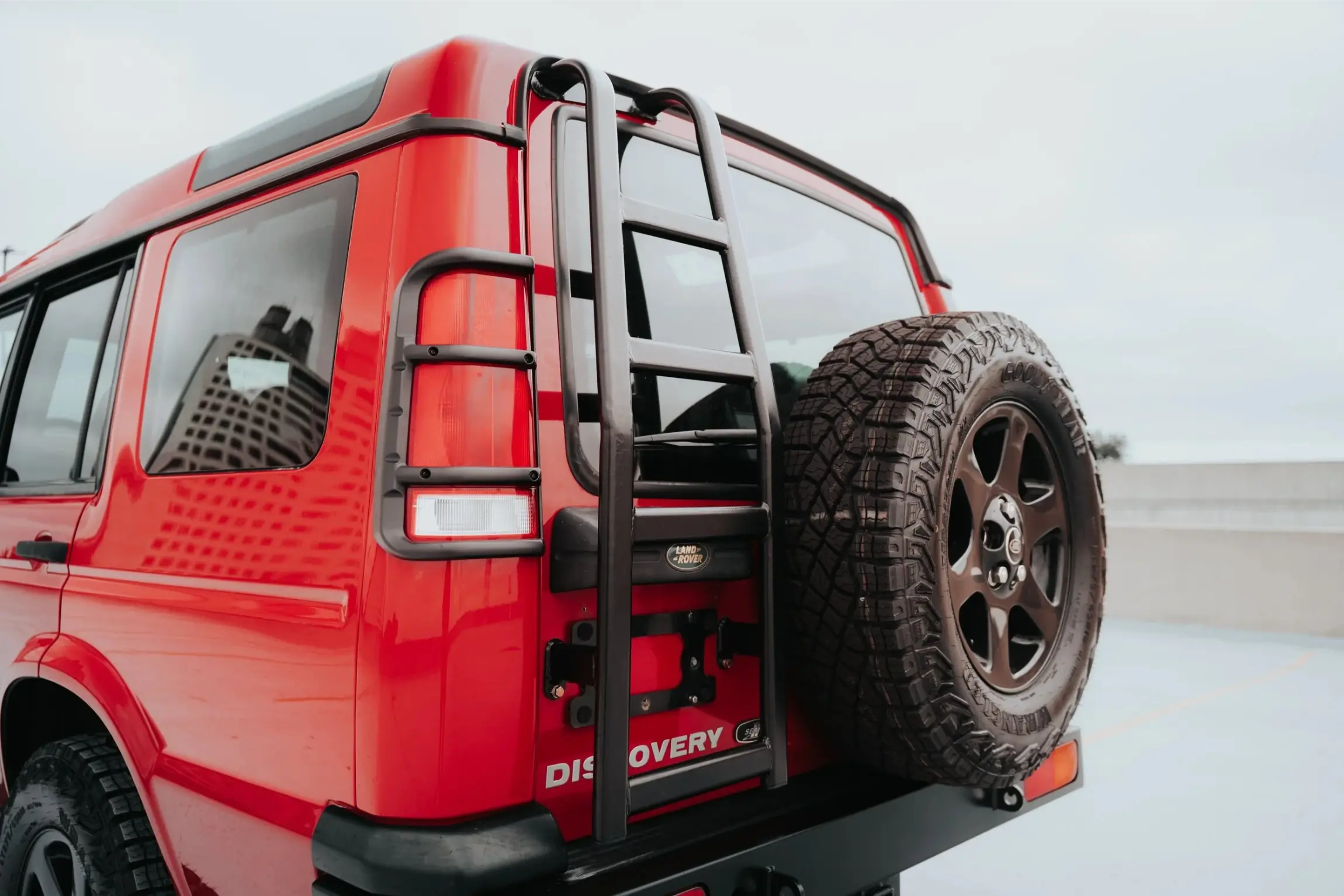 Rutland Red 2000 Land Rover Discovery II