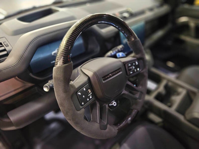 2025 Land Rover Defender 110 P635 OCTA