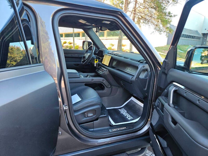 2025 Land Rover Defender 110 P635 OCTA